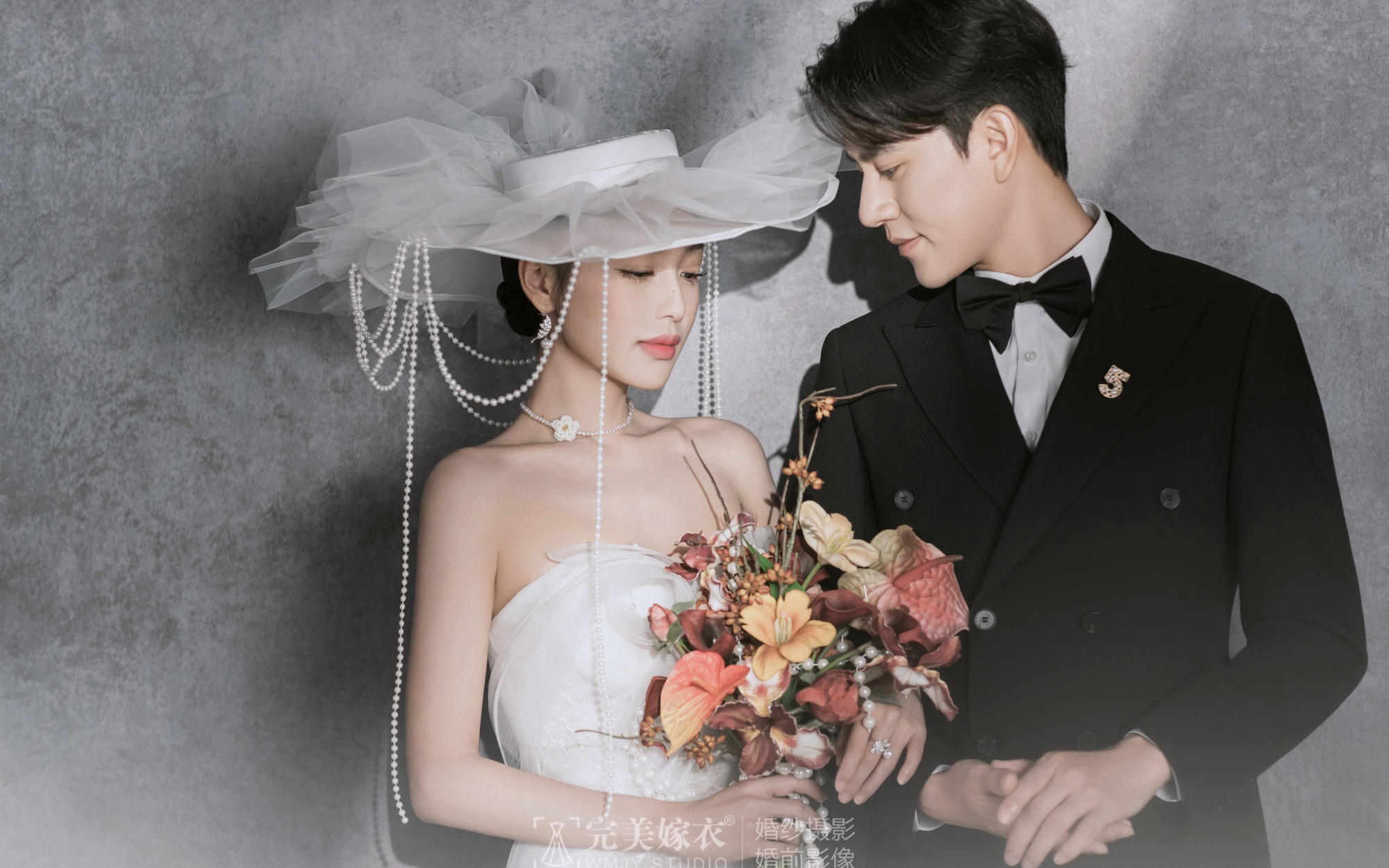 【緞謐鎏光】古希臘掌管氛圍感的神！復(fù)古法式婚紗照