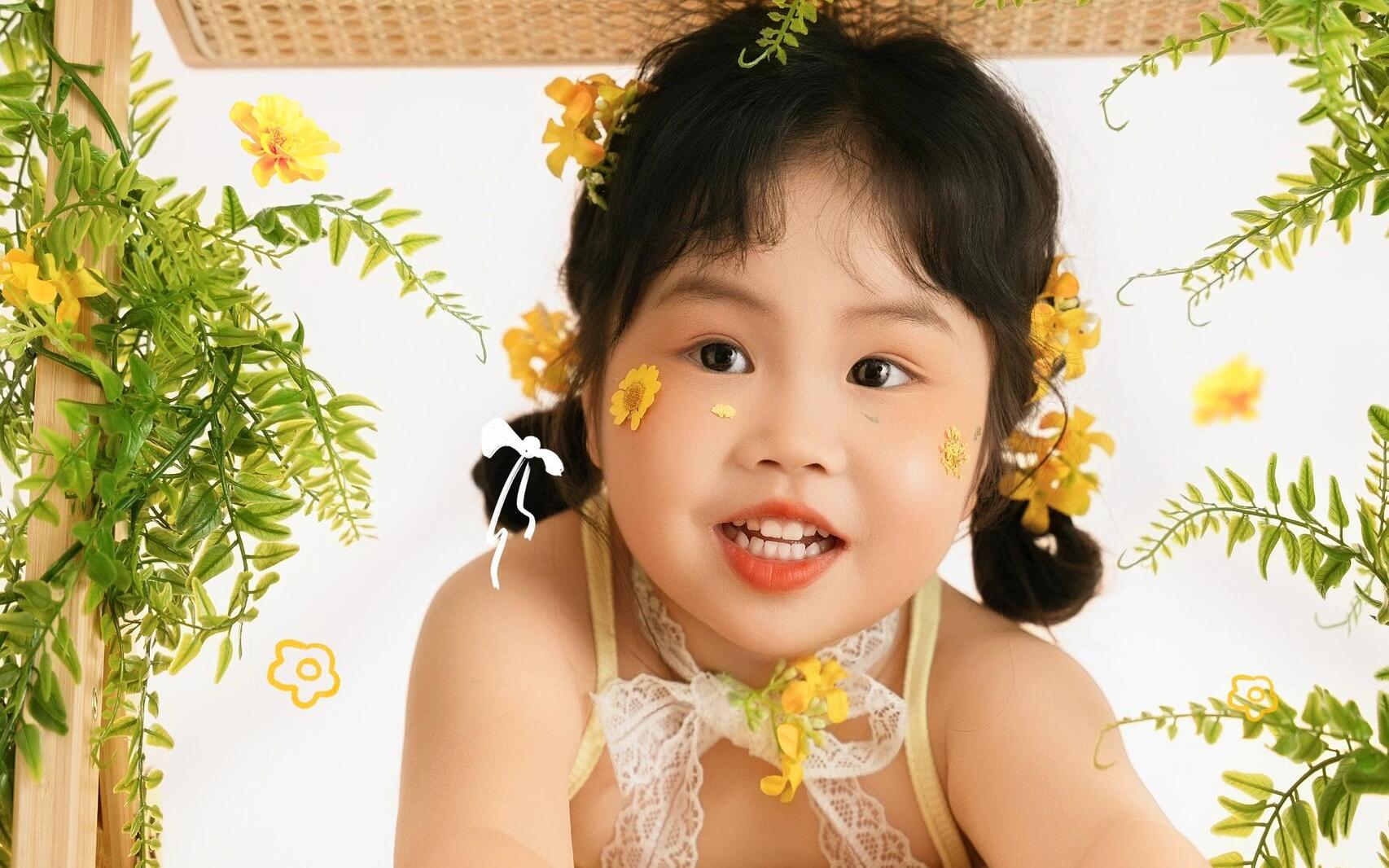黄色的花花和明媚的女鹅最配啦！