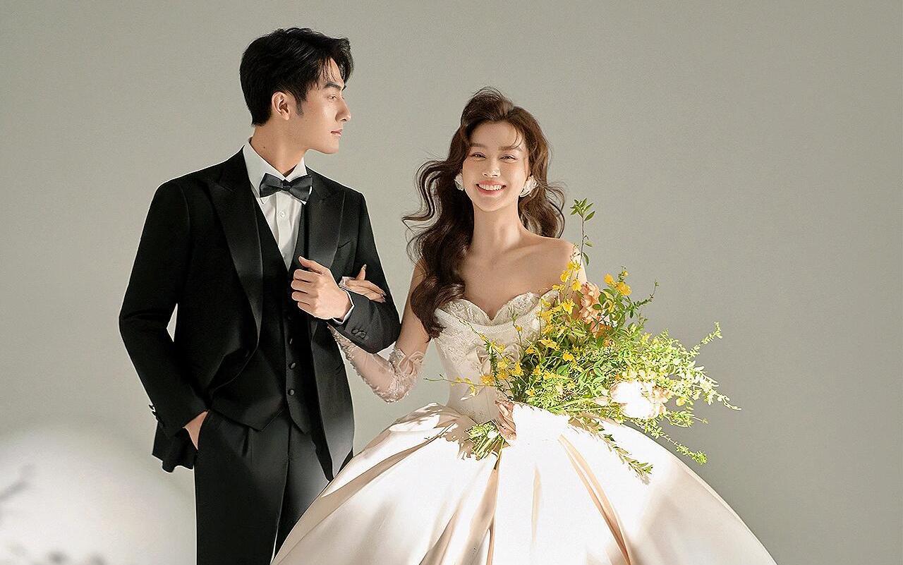 太爱这种高级感缎面简约光影婚纱照💫宜春备婚