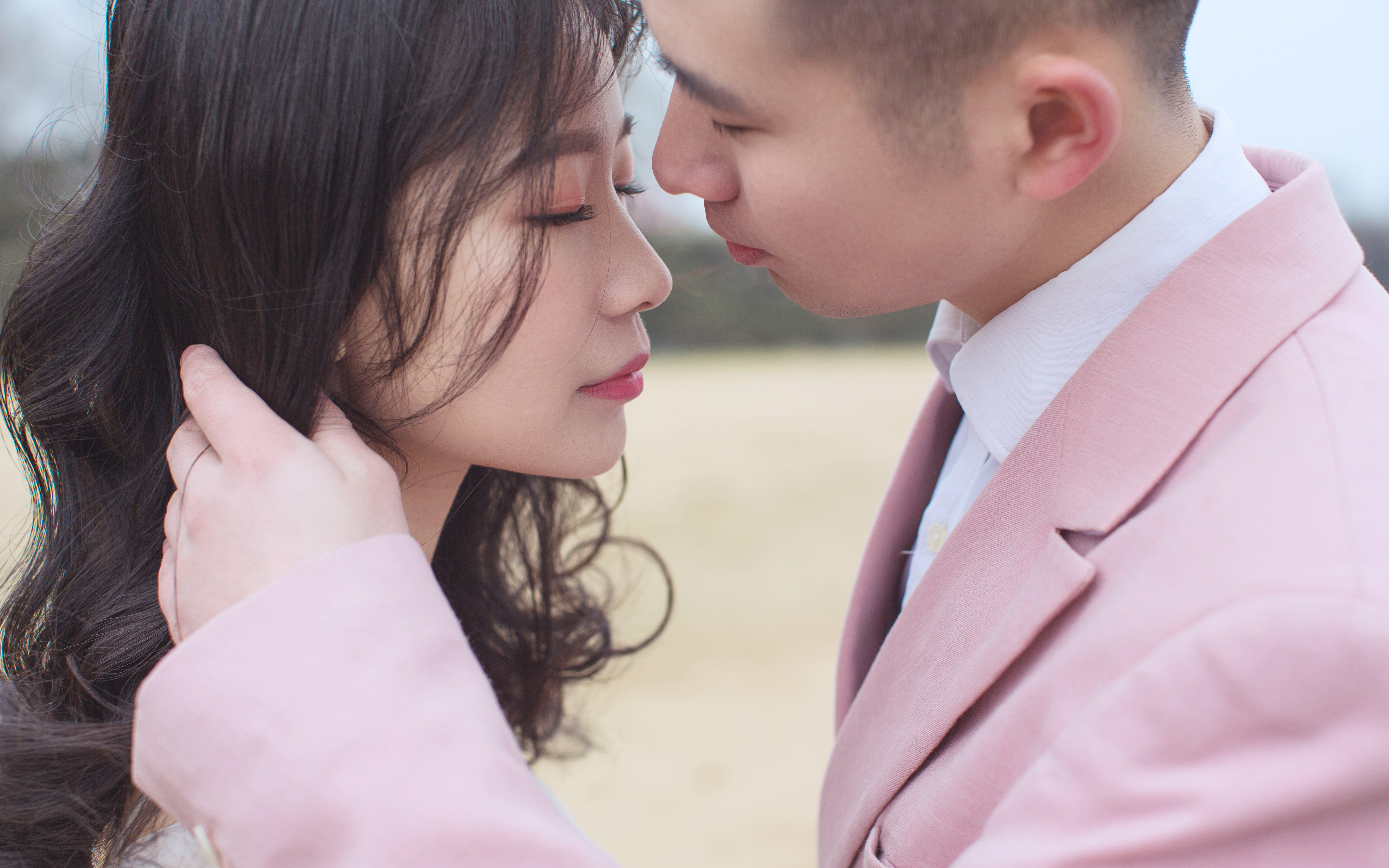 瑞丽稀区婚纱摄影-海边漫步