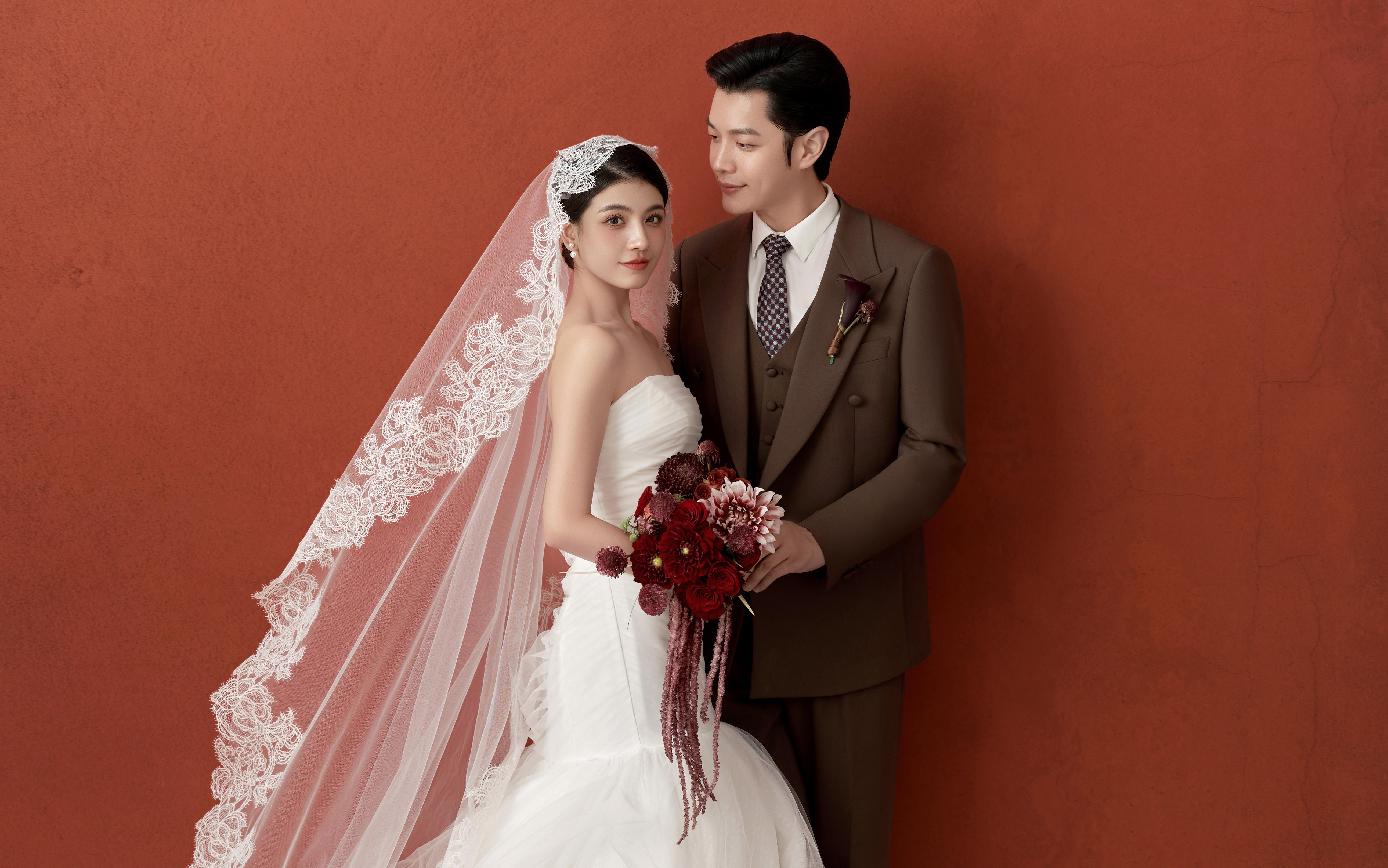 暖光+白紗+油畫質(zhì)感 這組婚照簡(jiǎn)直是中世紀(jì)名畫！