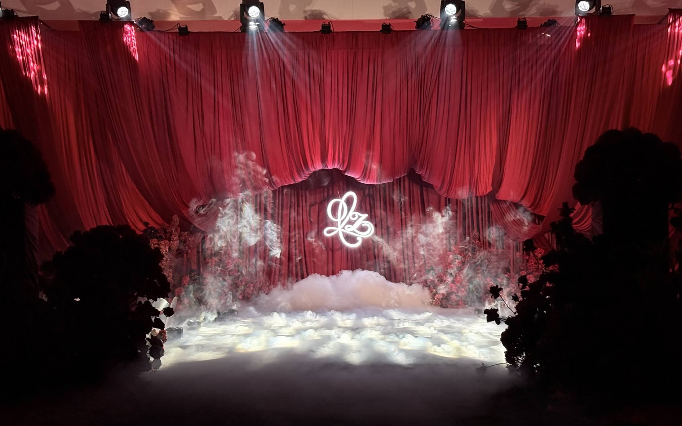 紅黑布藝復(fù)古高級(jí)感婚禮