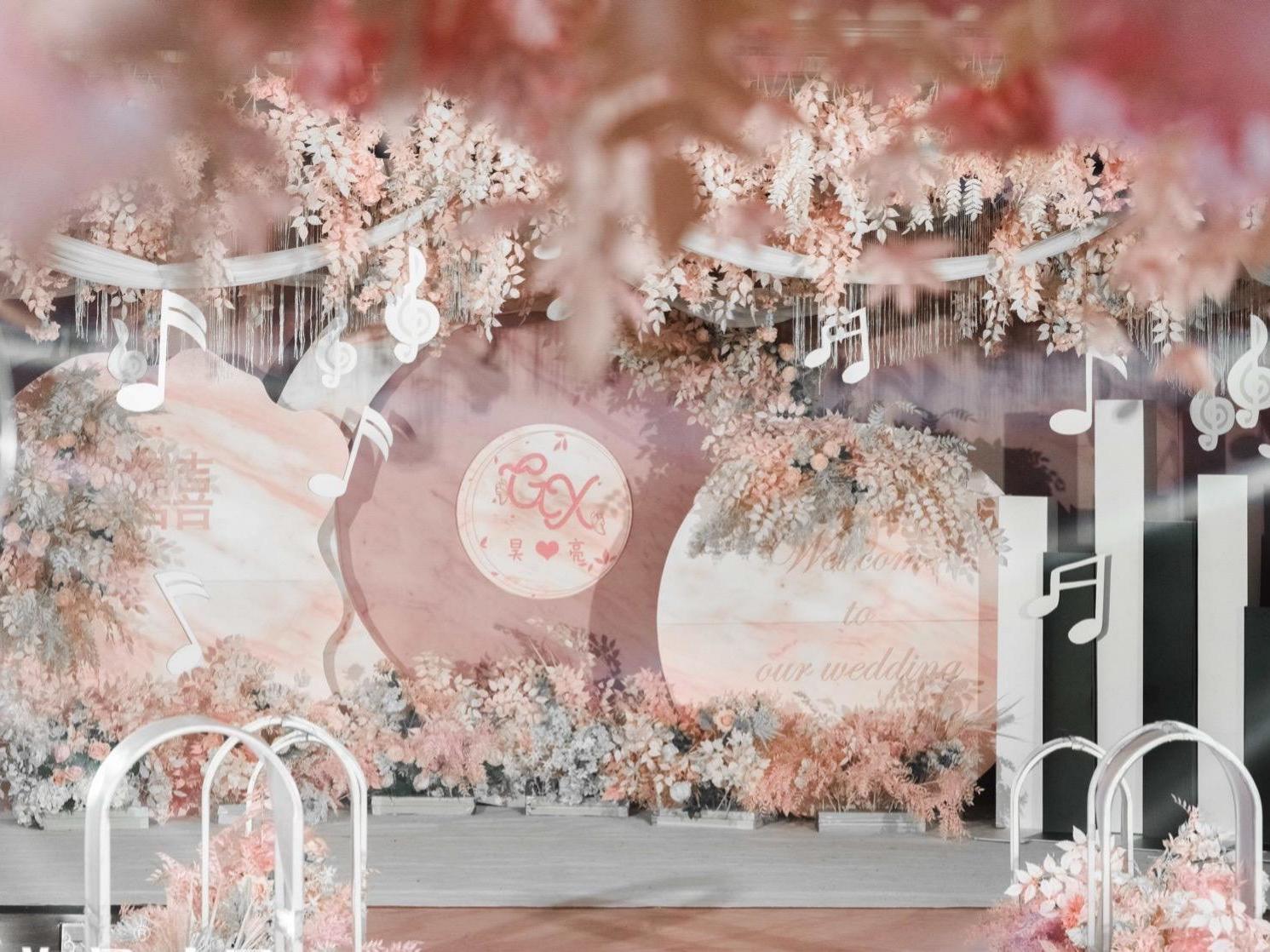 粉色天使婚礼，踏入浪漫婚礼殿堂