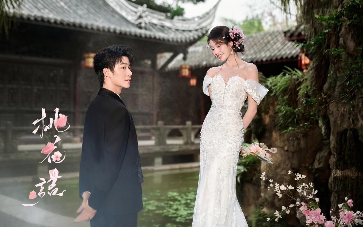 花瓣雨+头纱=封神氛围感，看了想原地结婚🌸