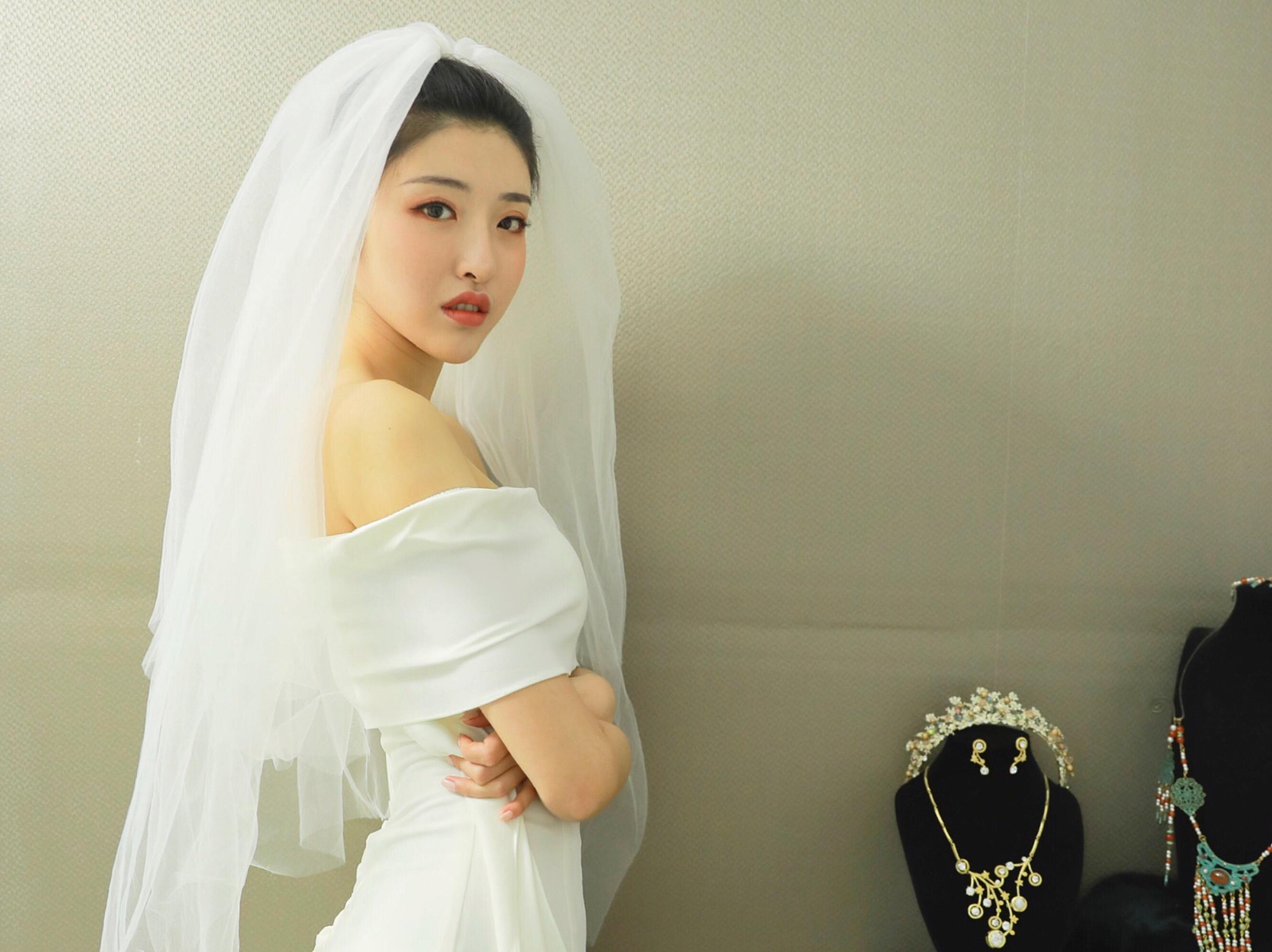 精选团购高级化妆师团购套餐