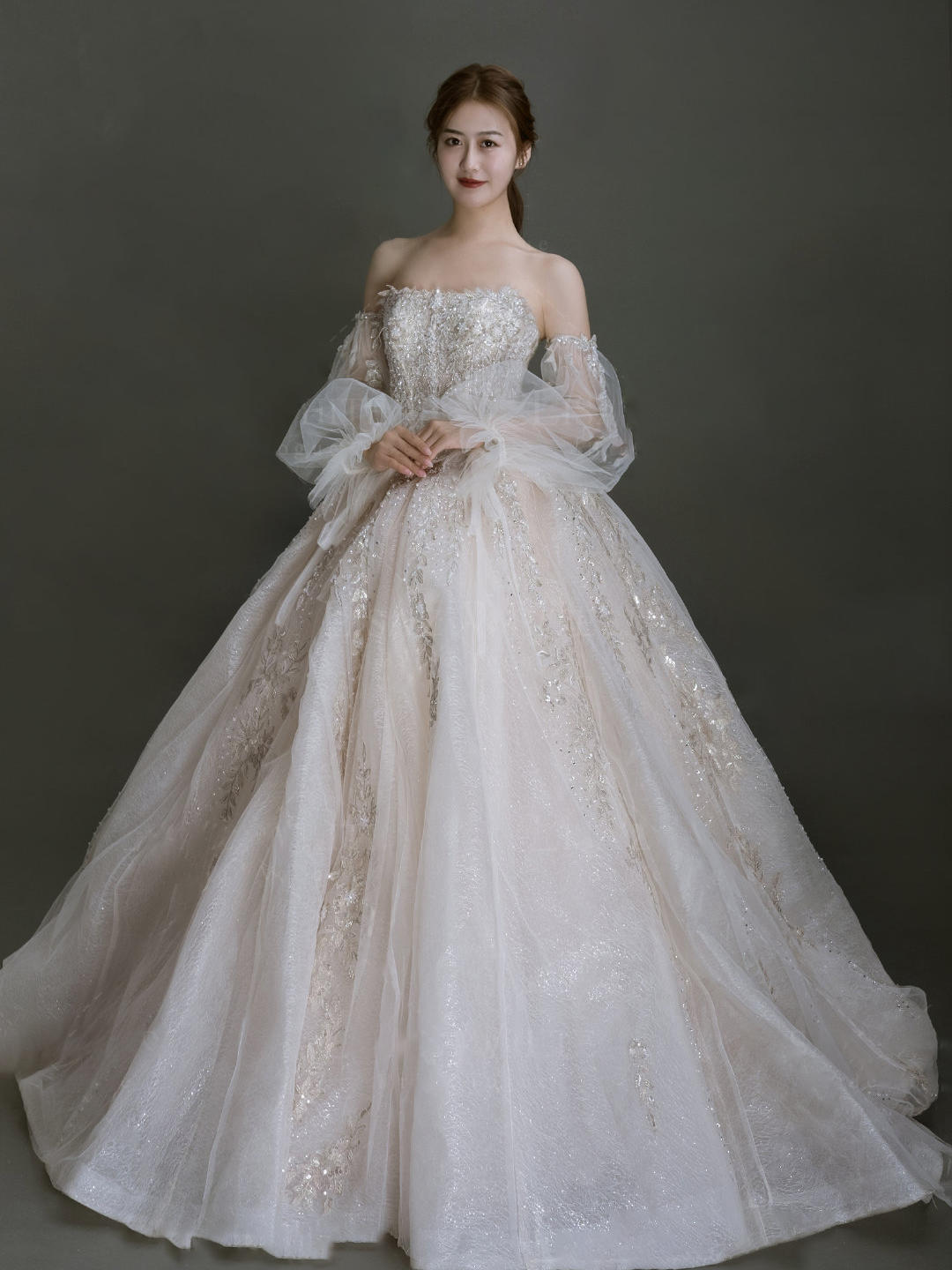 送全天跟妆  主纱+中式+敬酒服 送伴娘服