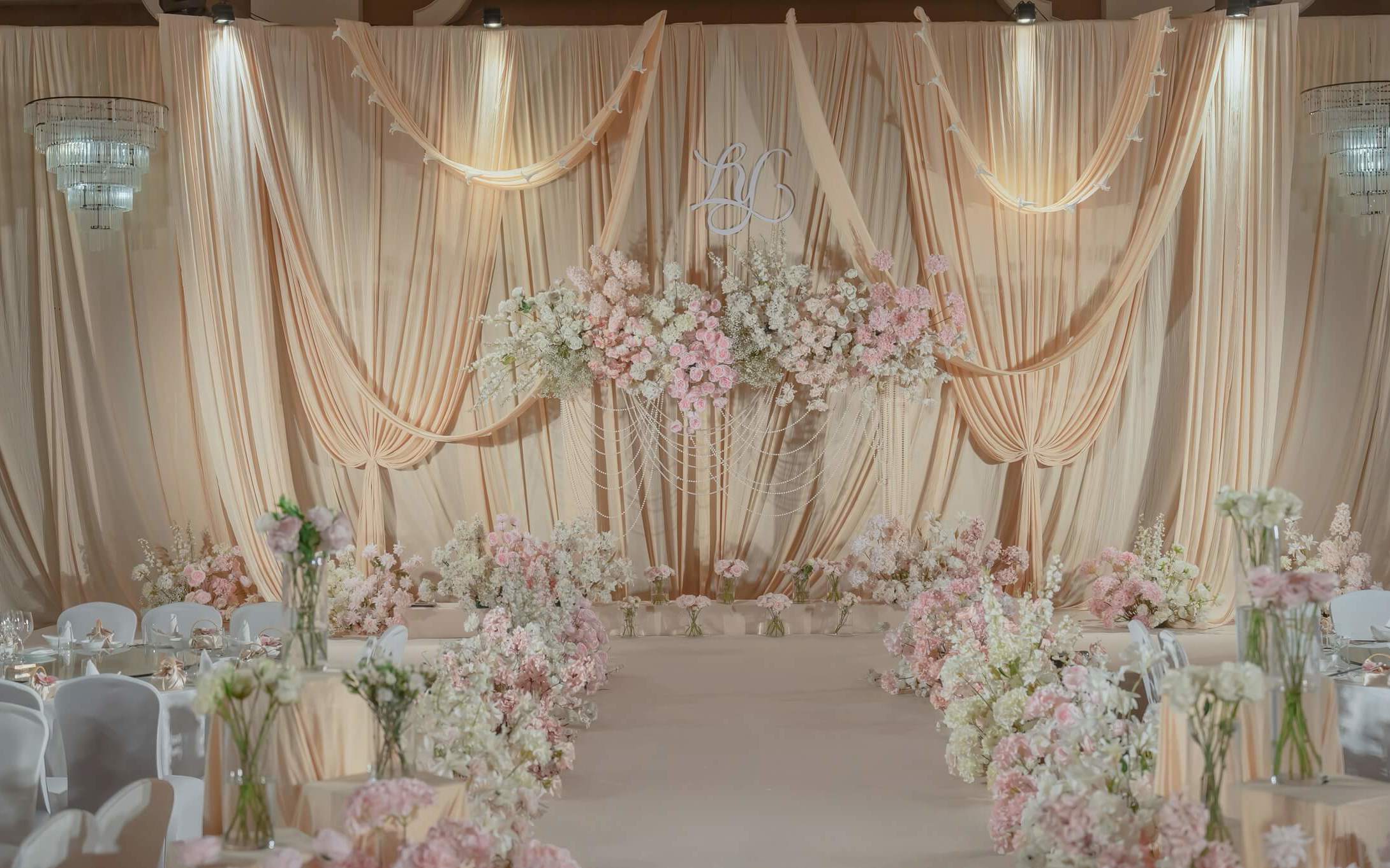 超有性价比的布幔婚礼