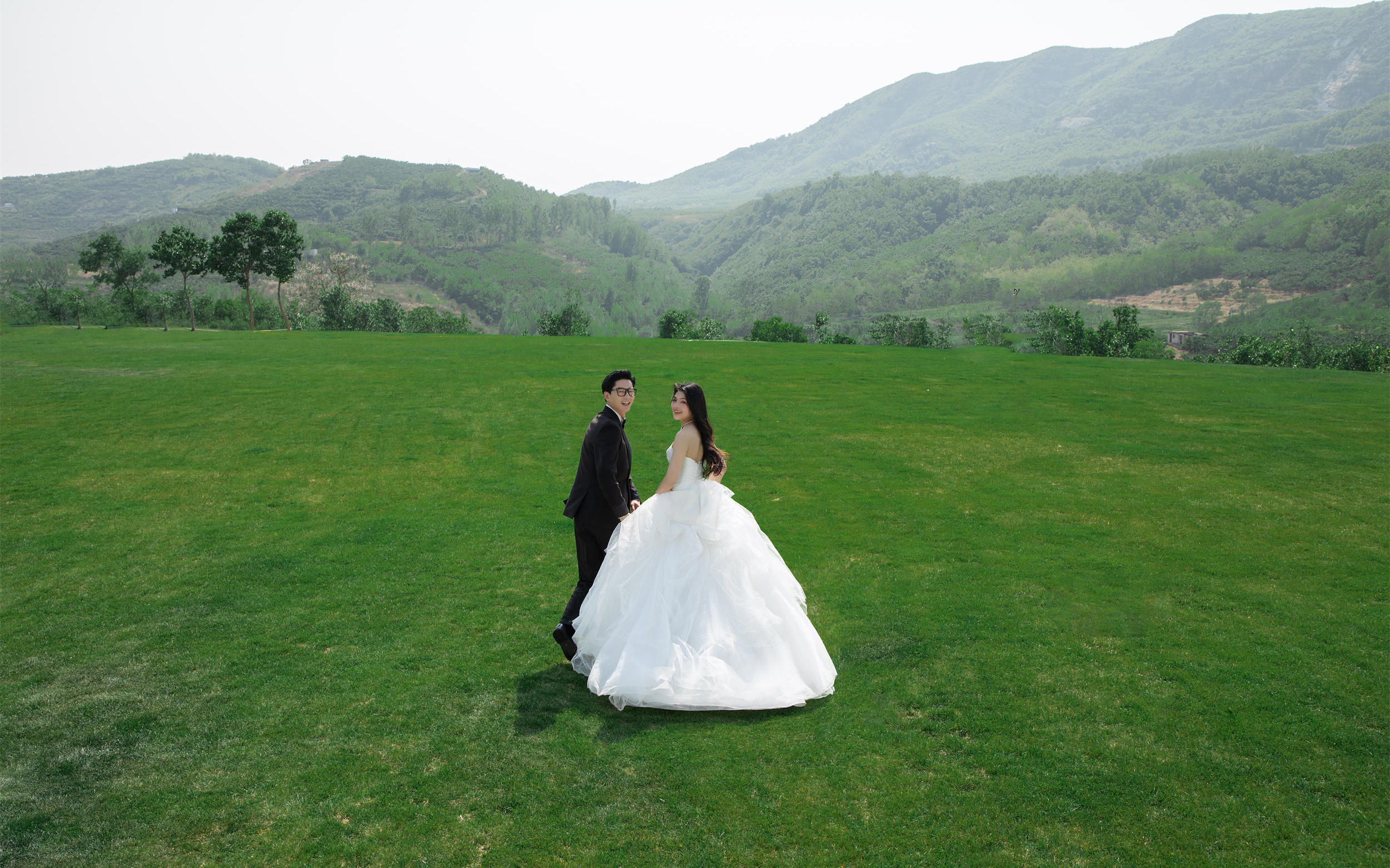 薇薇攝影美學(xué) | 草坪婚紗照