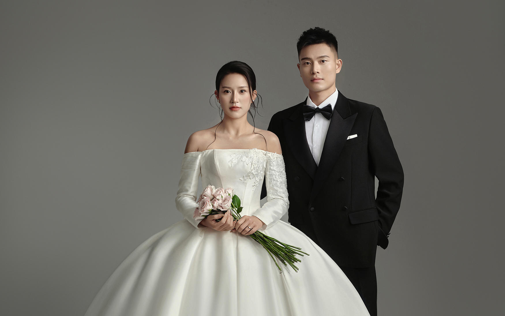 山村姐弟梦梦和小黑的全套婚纱照出来啦💕快来围观