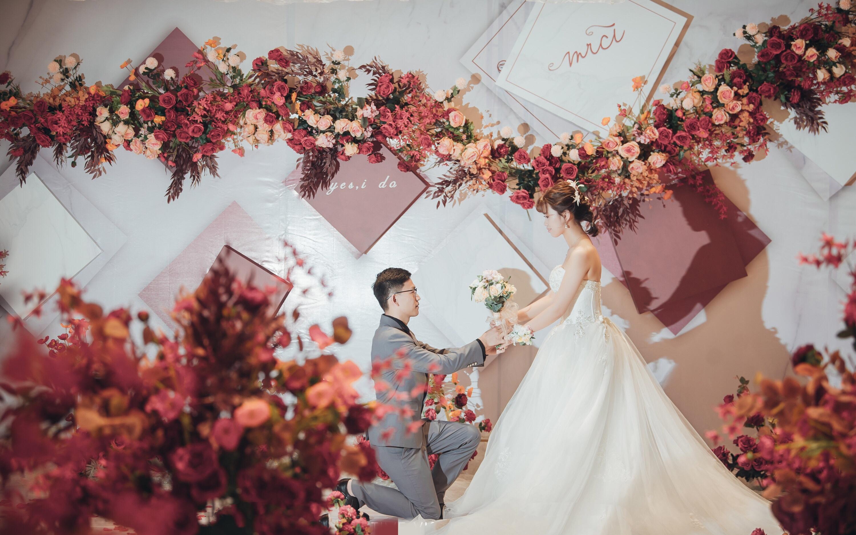 红白简约风婚礼   泰州希尔顿欢朋酒店