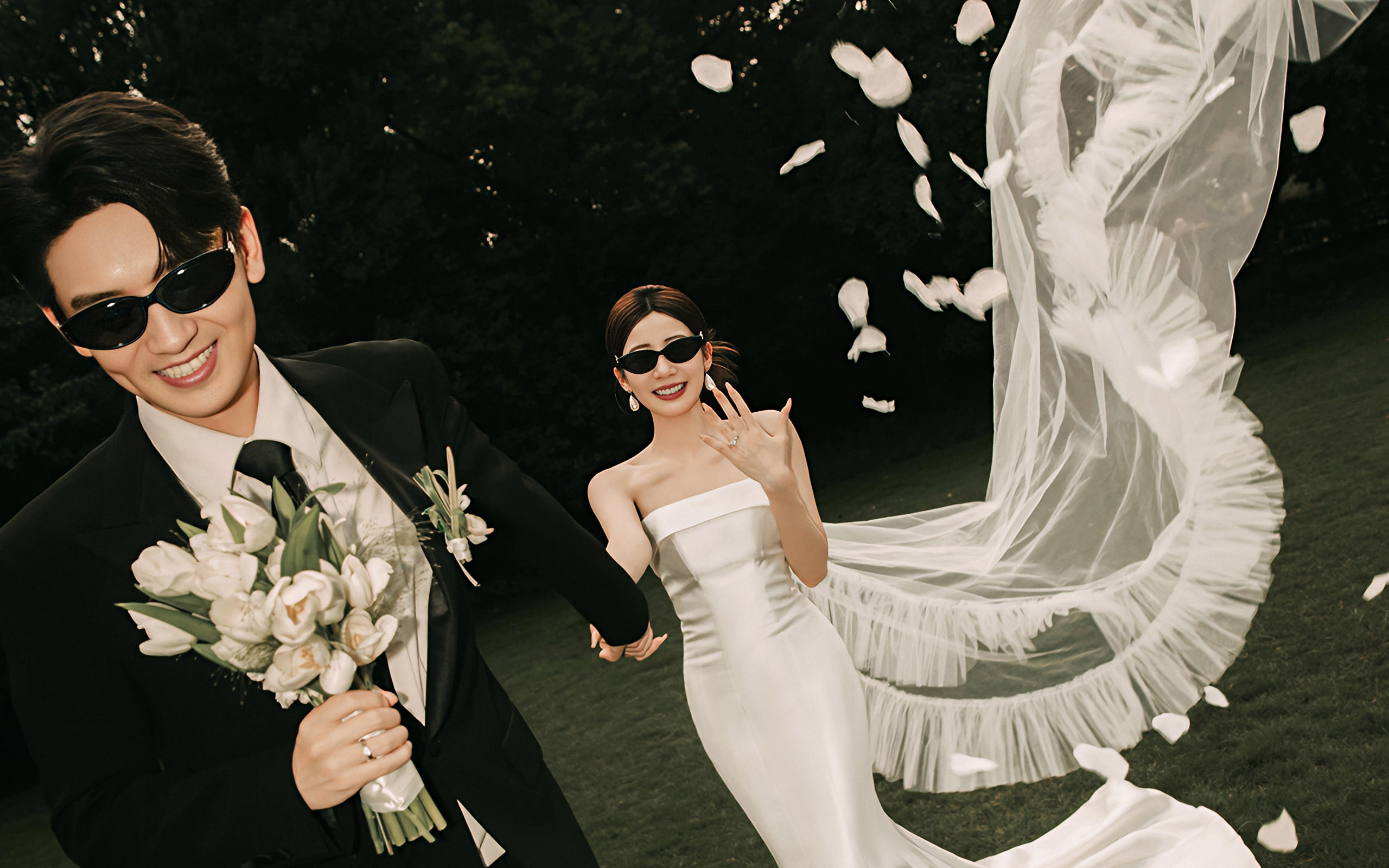 真的會(huì)為生命力草坪婚紗照?? 心動(dòng)10000次