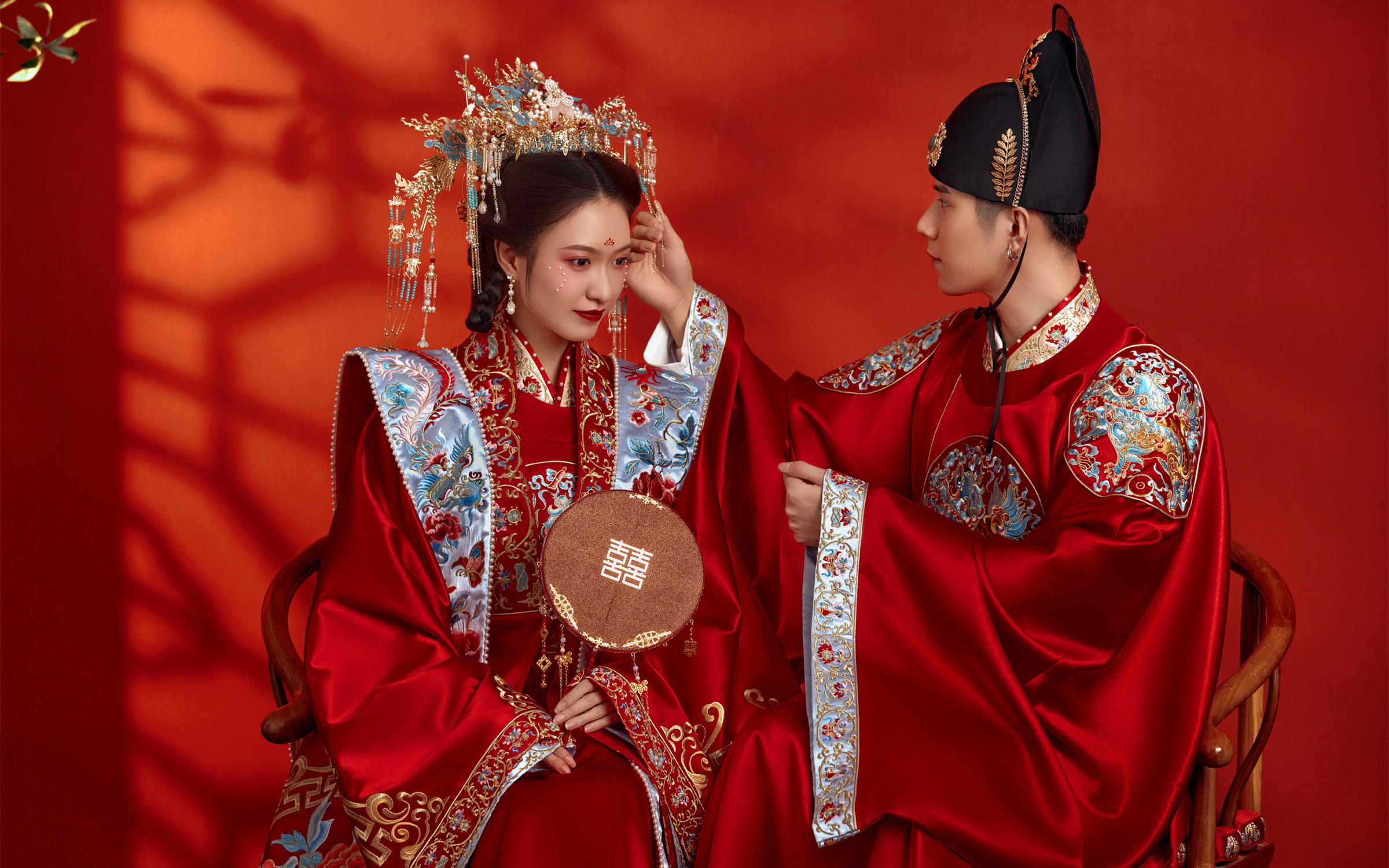 凤冠霞帔良辰予你一眼千年的中式婚照仪式