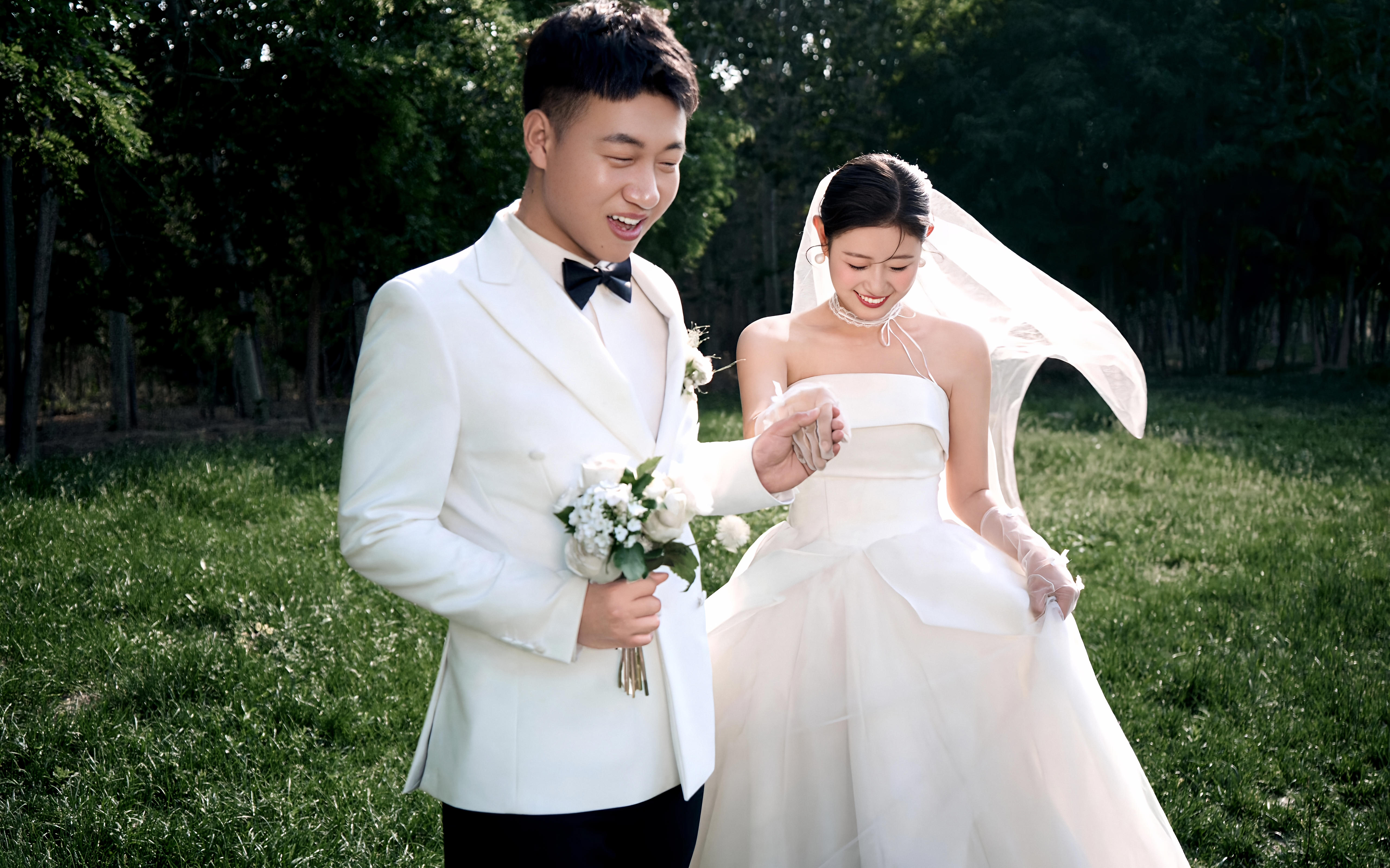 森系草坪婚紗照??與春日的溫柔撞個滿懷