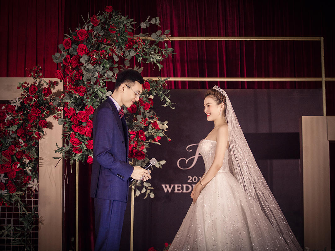 【大事婚礼】#甜蜜LOVE# 红黑金婚礼主题