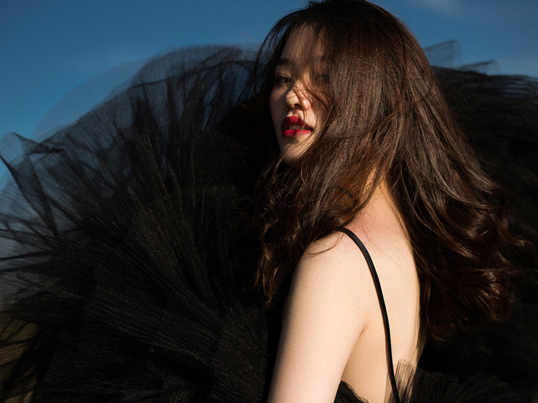 长沙天鹅婚纱礼服 黑色气质吊带显瘦婚纱敬酒服