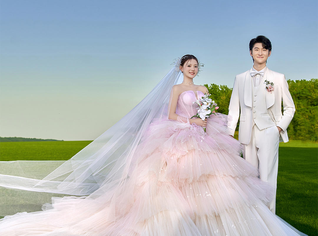 这才是理想中的草坪婚纱照！有被惊艳到