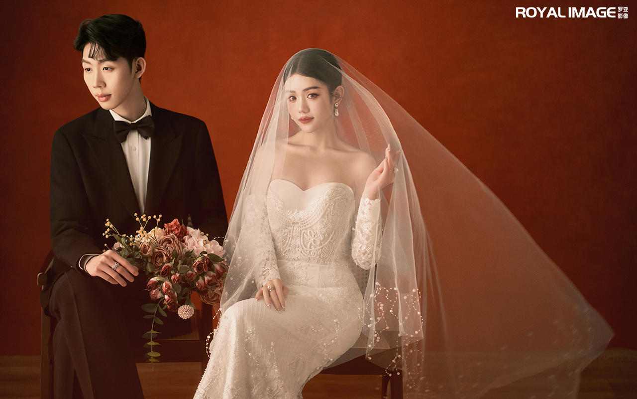 美到失語(yǔ)??輕復(fù)古紅底婚紗照太心動(dòng)啦?