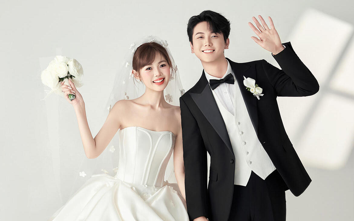 這組室內(nèi)主紗婚紗照也太戳我審美了