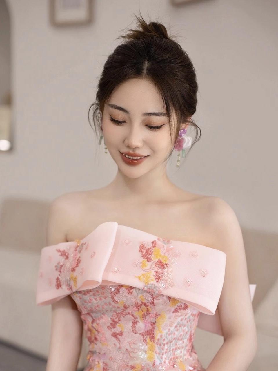 订婚妆  加送小头纱！  仪式感满满