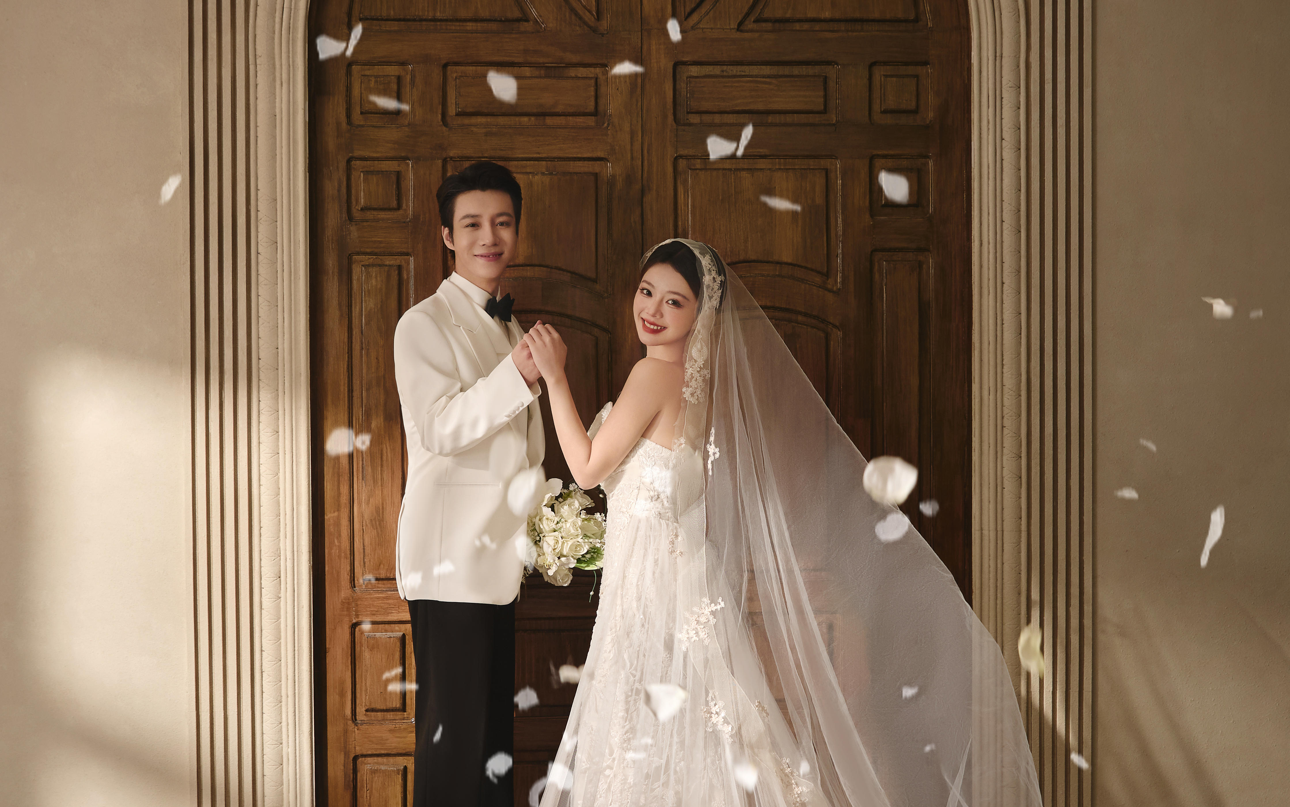 美神降临✨被浪漫选中的法式蕾丝婚纱照