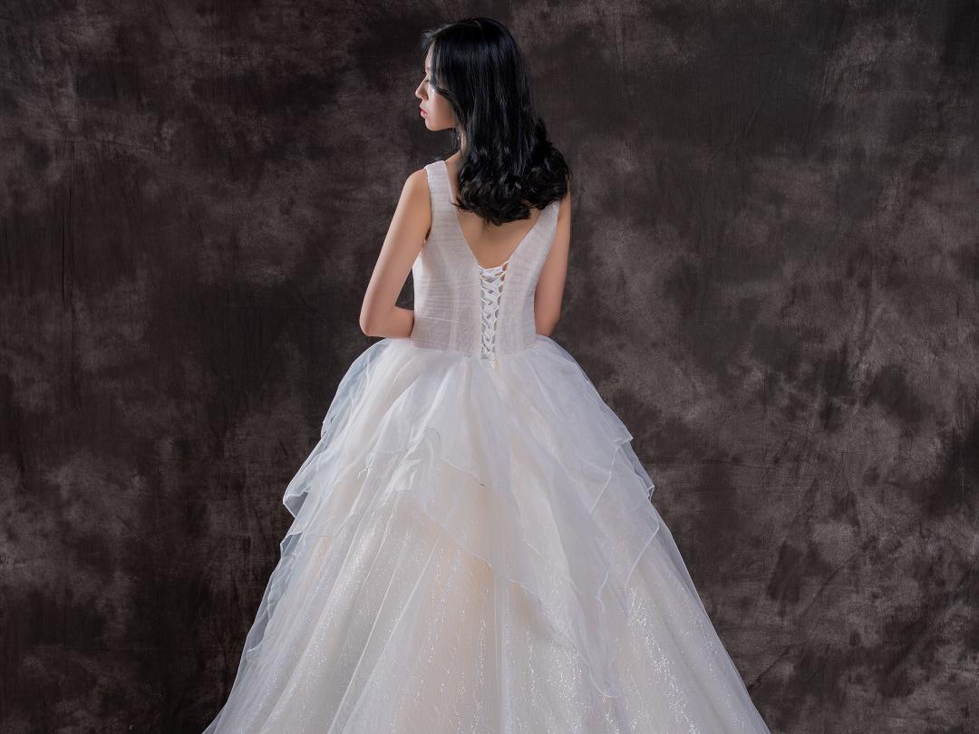 梦幻公主系列婚纱＋秀禾服＋敬酒服＋伴娘服4件