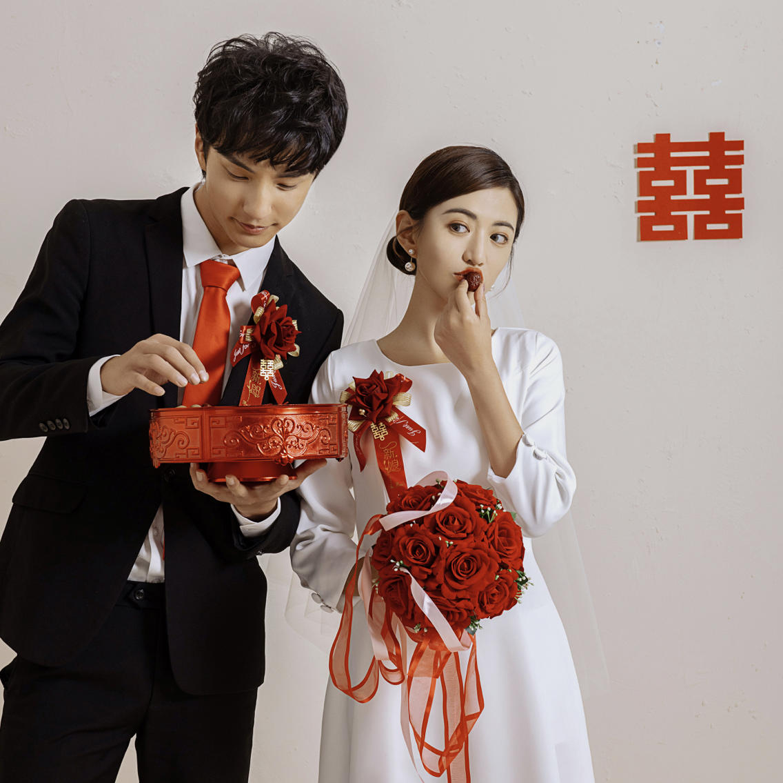 古摄影丨传承父母爱情的复古室内婚纱照