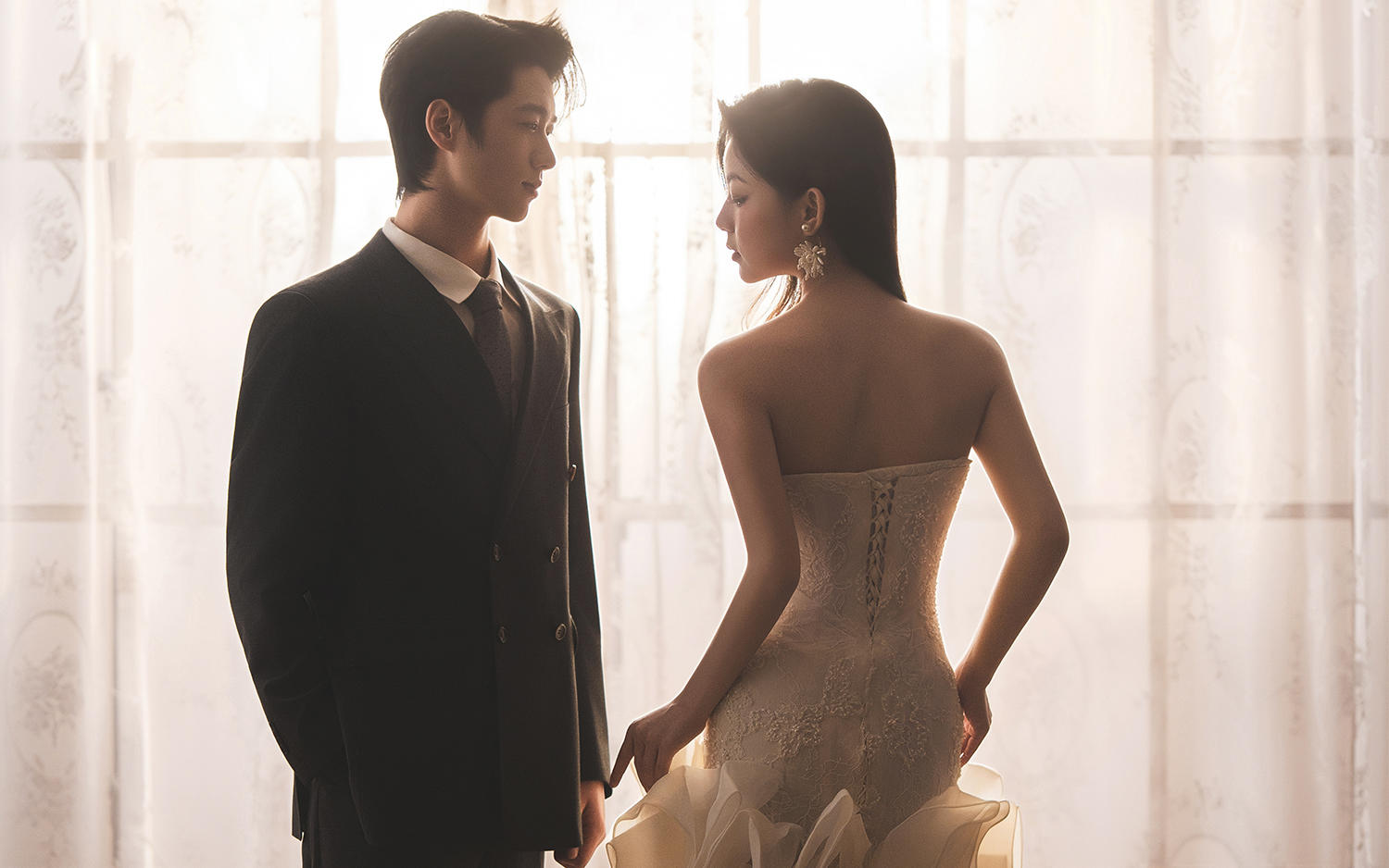 明星室內(nèi)婚紗照｜浪漫又溫柔的光影氛圍感