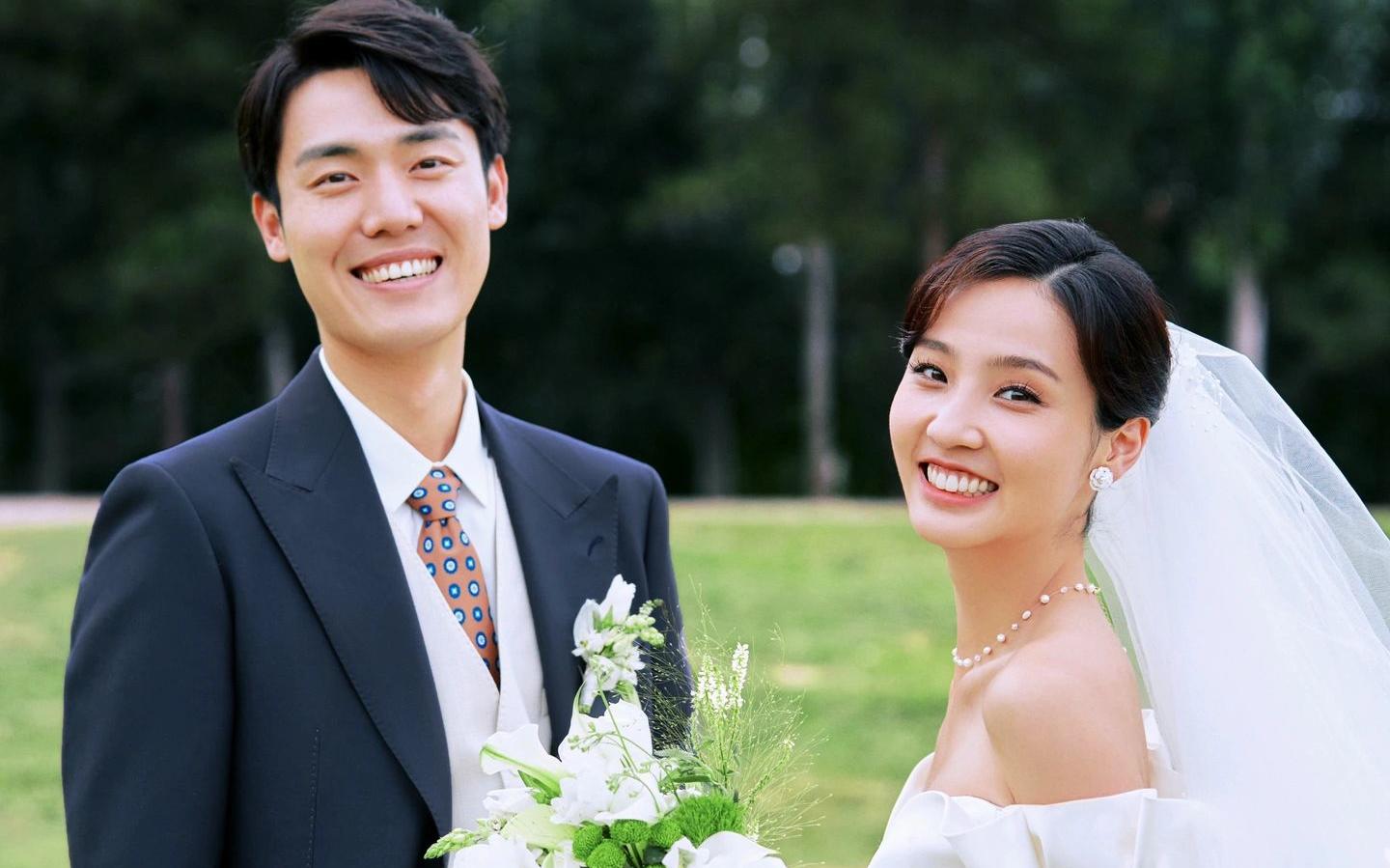 心动值拉满🌿夏日森系草坪婚纱照每一帧都像电影