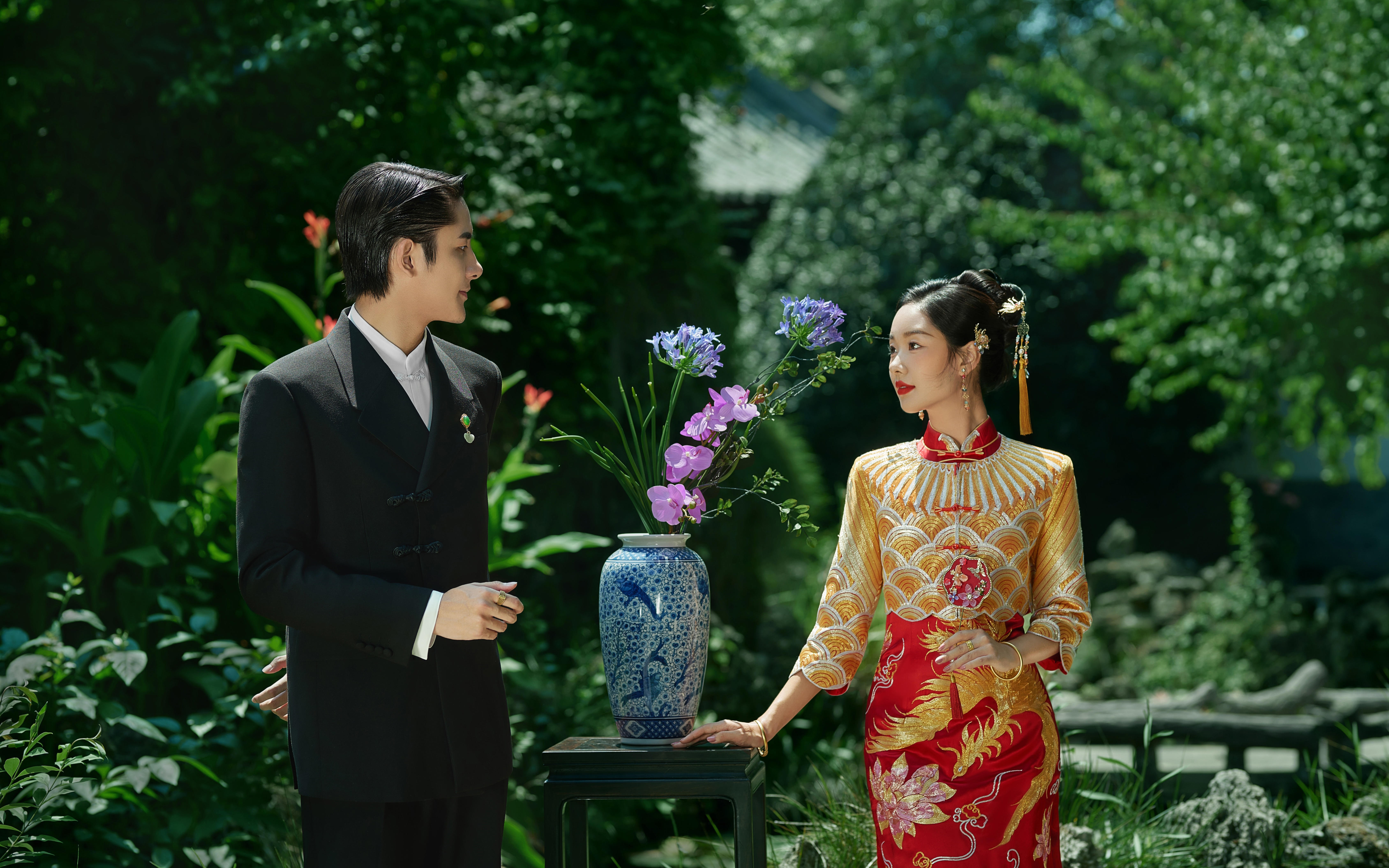 新中式园林秀禾服婚纱照