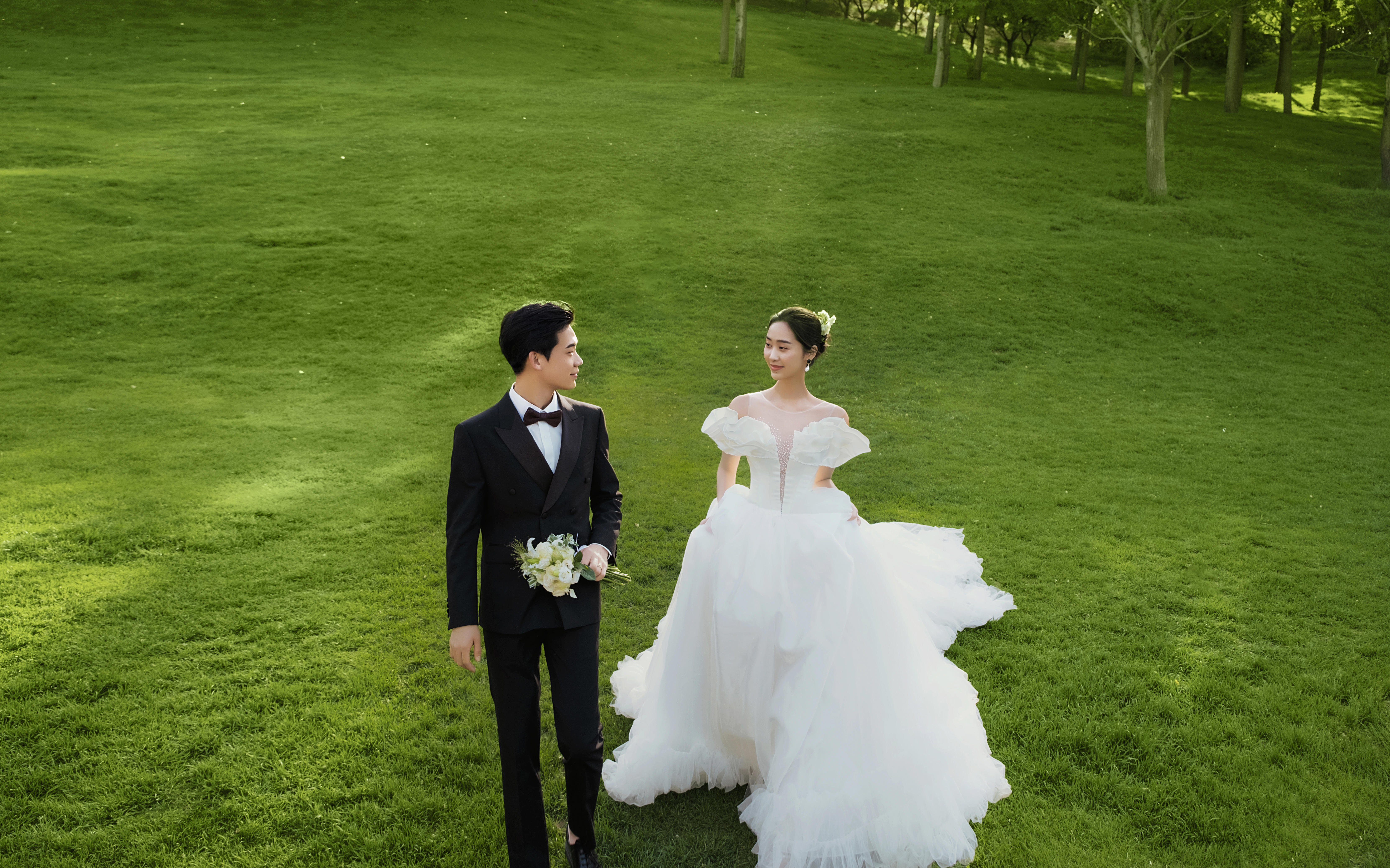 森系草坪婚纱照，张张都是心动瞬间