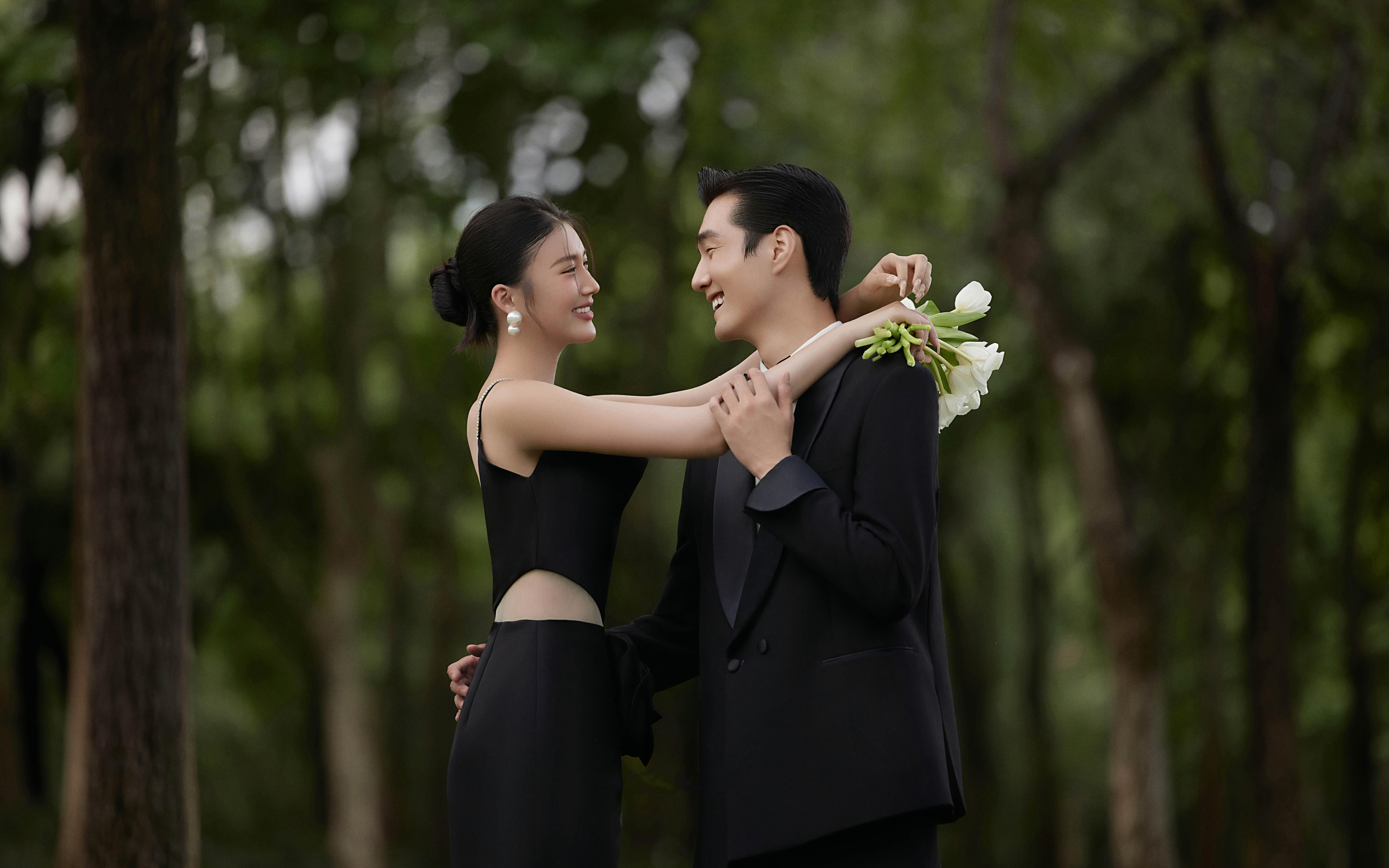 黑纱覆绿！森境草坪淬孤美🖤