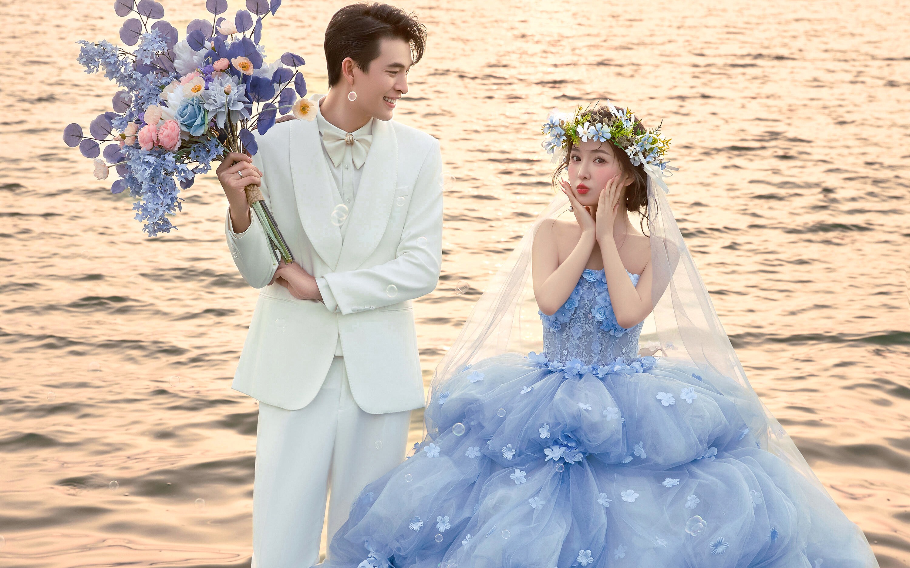 谁能拒绝这条浅蓝立体花朵蓬纱💙湖畔日落婚照太仙
