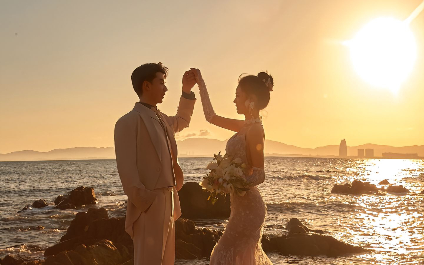 夕陽西下，我們牽手回家