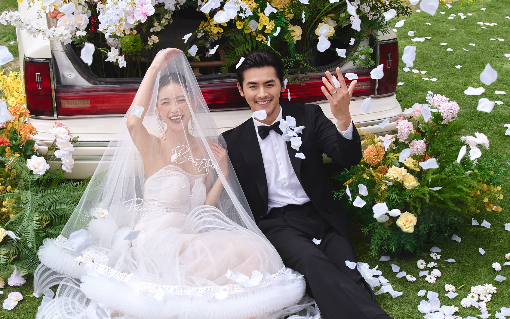 森系草坪婚纱照｜鲜花老爷的浪漫定格
