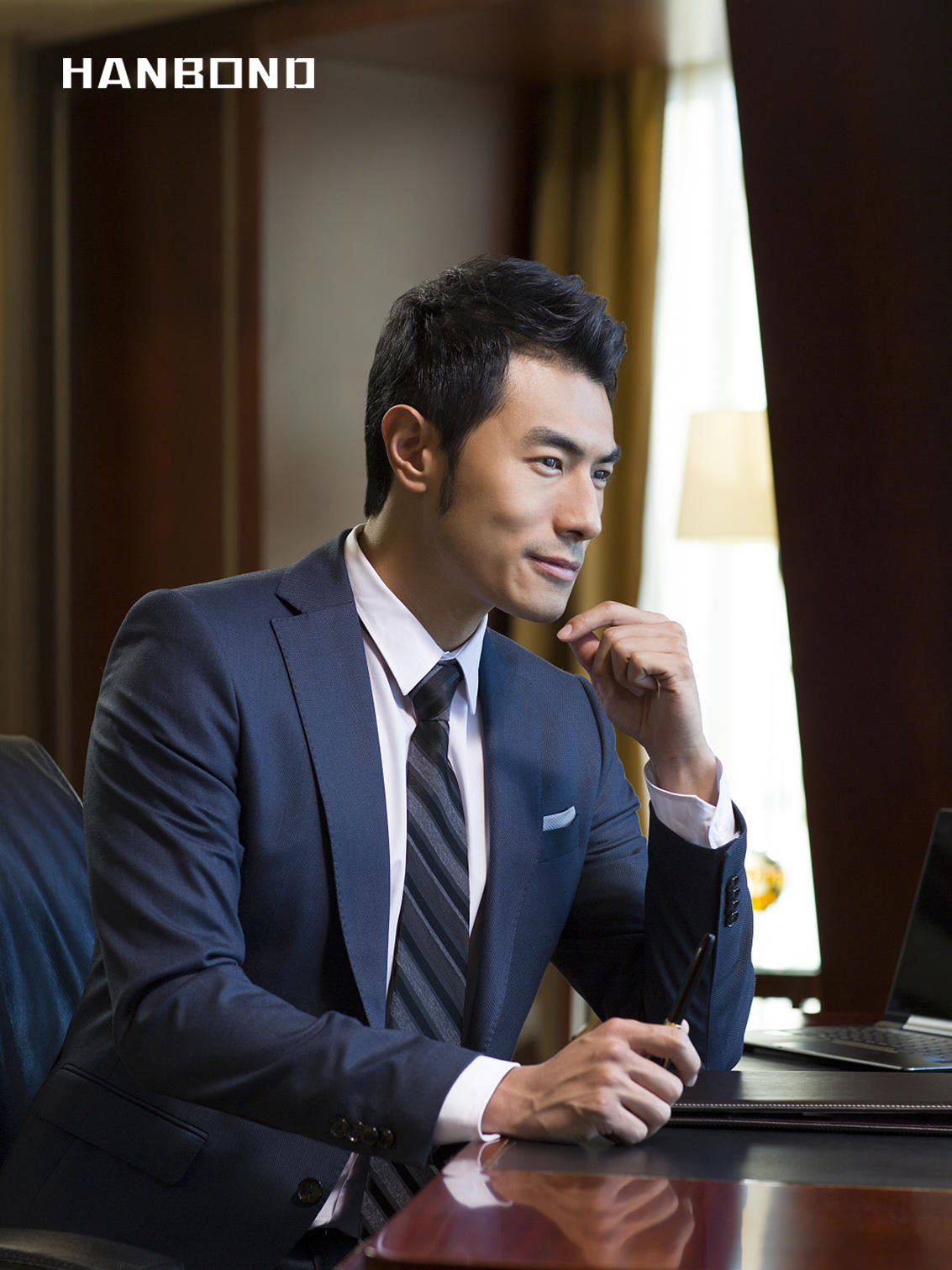 精致高贵男士宴会婚礼四件套西服/西裤/领带/口袋