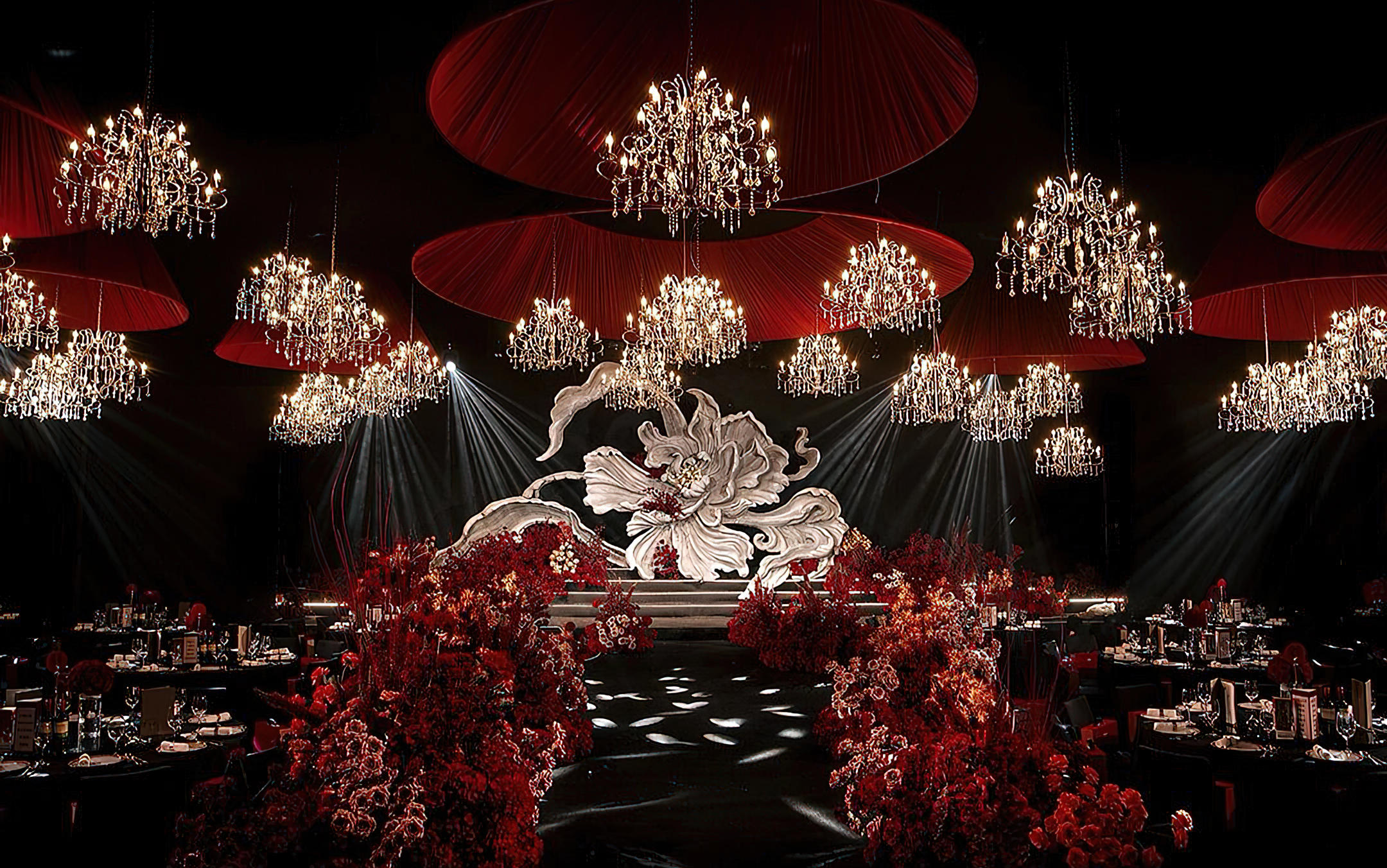 璀璨红金，似星河漫游海洋