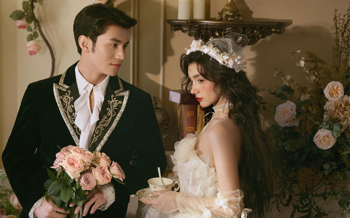 “浪漫的午后，借一束玫瑰”优雅油画质感法式婚纱照