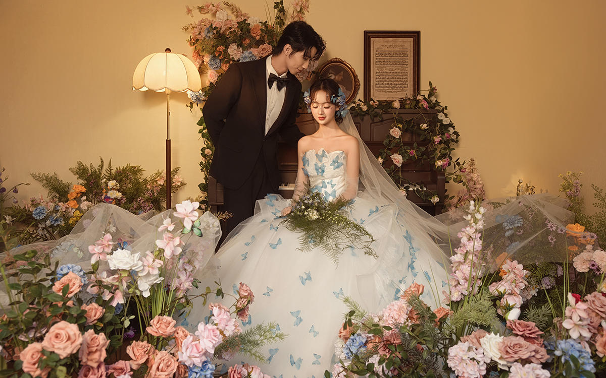 法式复古油画花房内景婚纱照