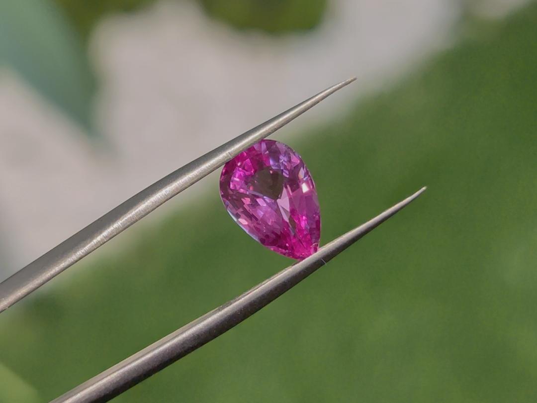 高品质全晶体粉色水滴形蓝宝石