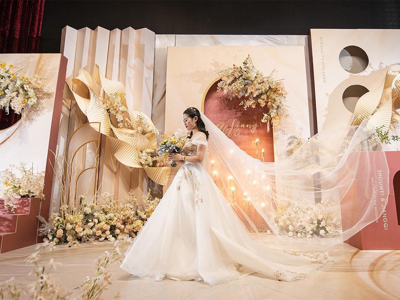 【臻爱婚礼】舞台留影区通道灯光|超值人气