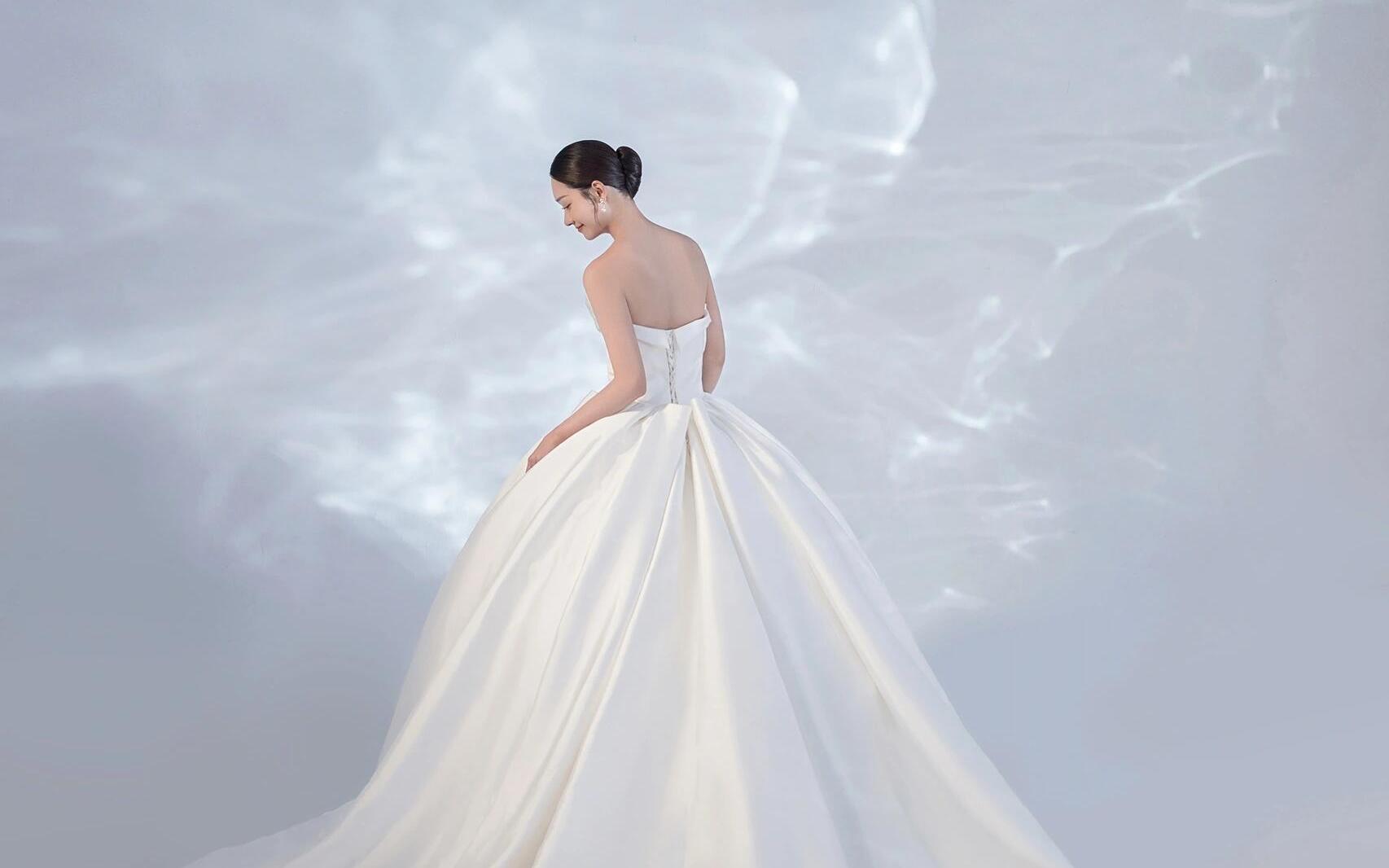 反复心动 .爱惨了我的氛围感极简光影婚纱照