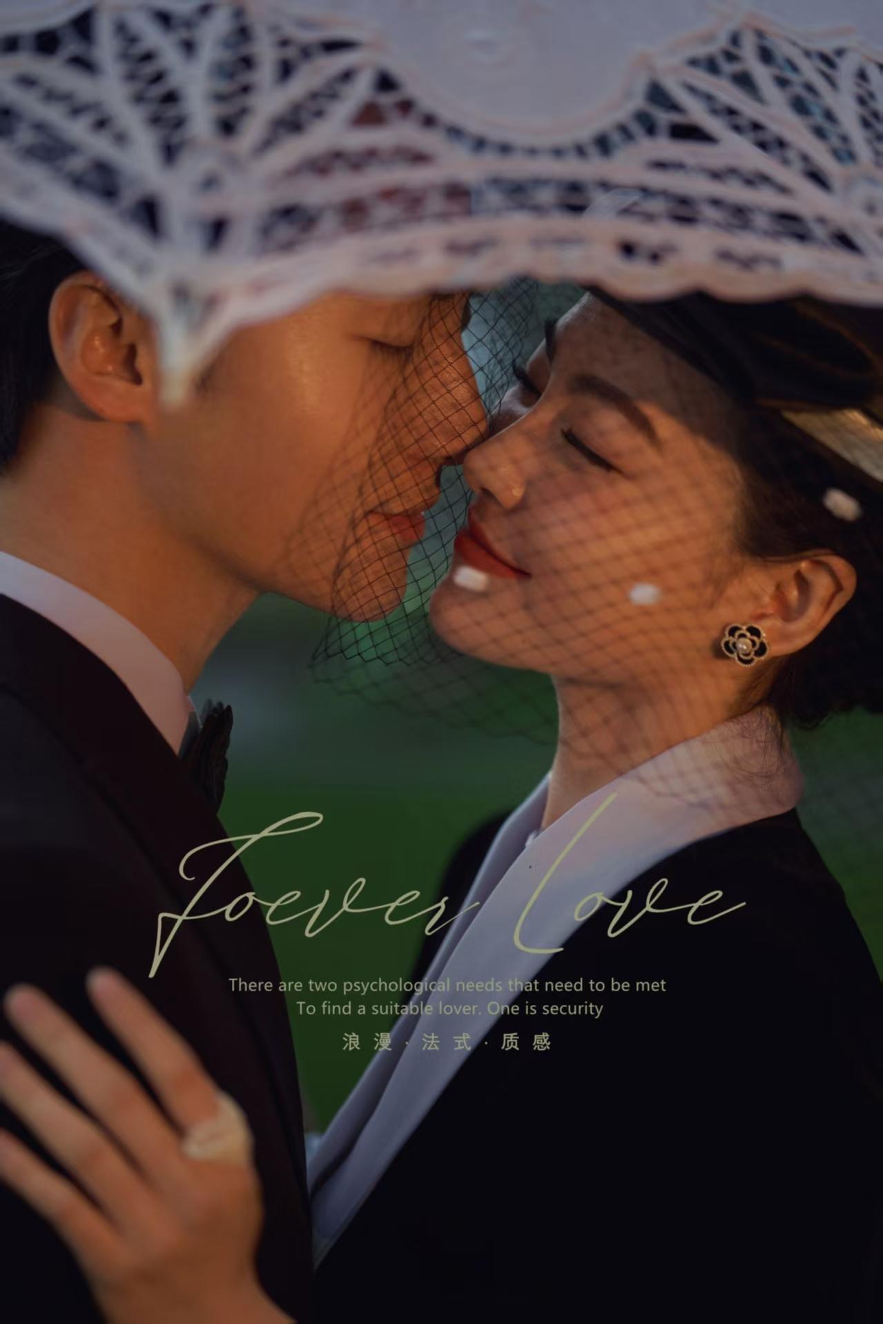 赫本式复古优雅风草坪森系婚纱照