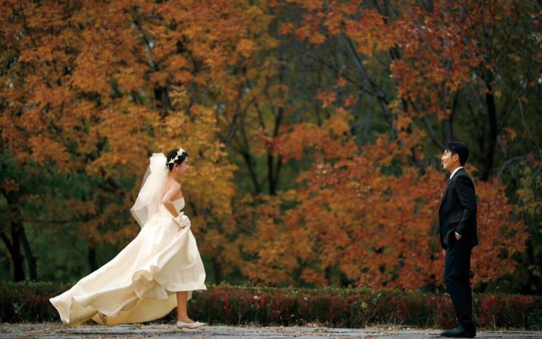 秋意正浓🍂把爱意藏进电影感婚纱照里