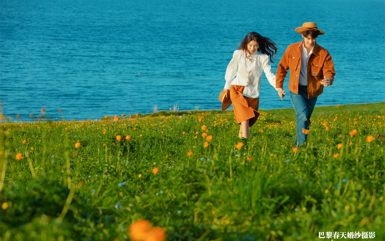 新疆婚纱照🌿赛里木湖春日氛围感拉满！