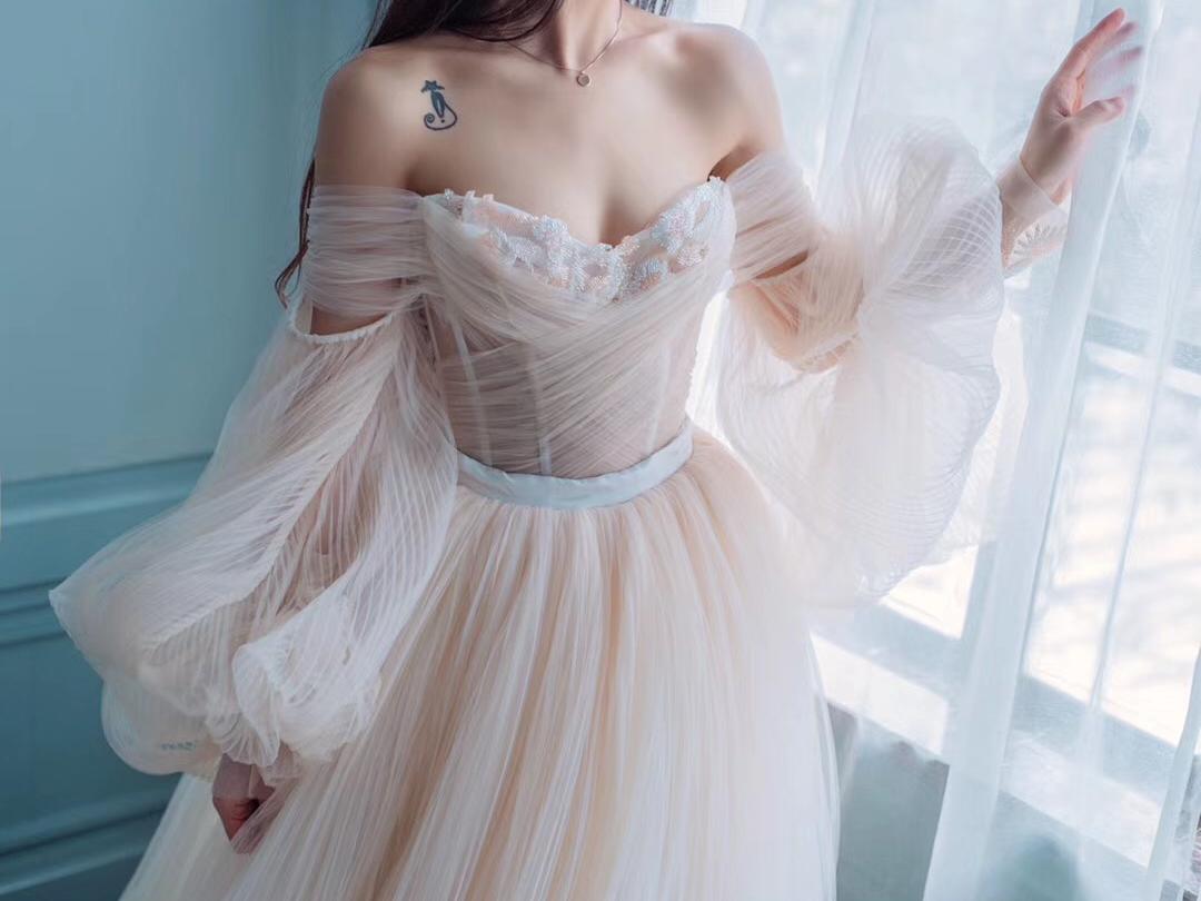 性价比推荐】9件租赁含主纱大拖+婚礼跟妆化妆师