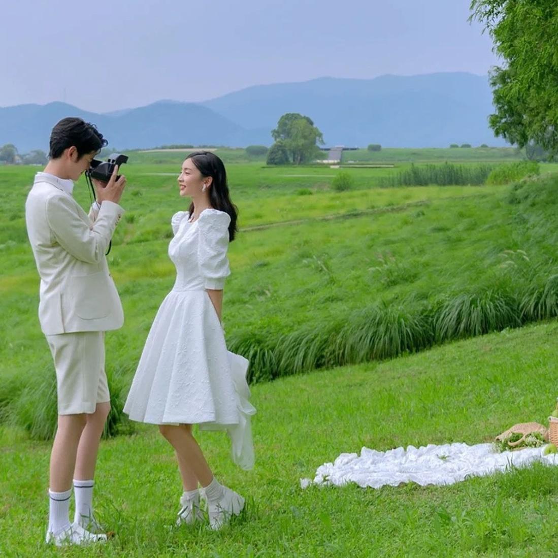 自带滤镜的草坪婚纱照【全新分享】