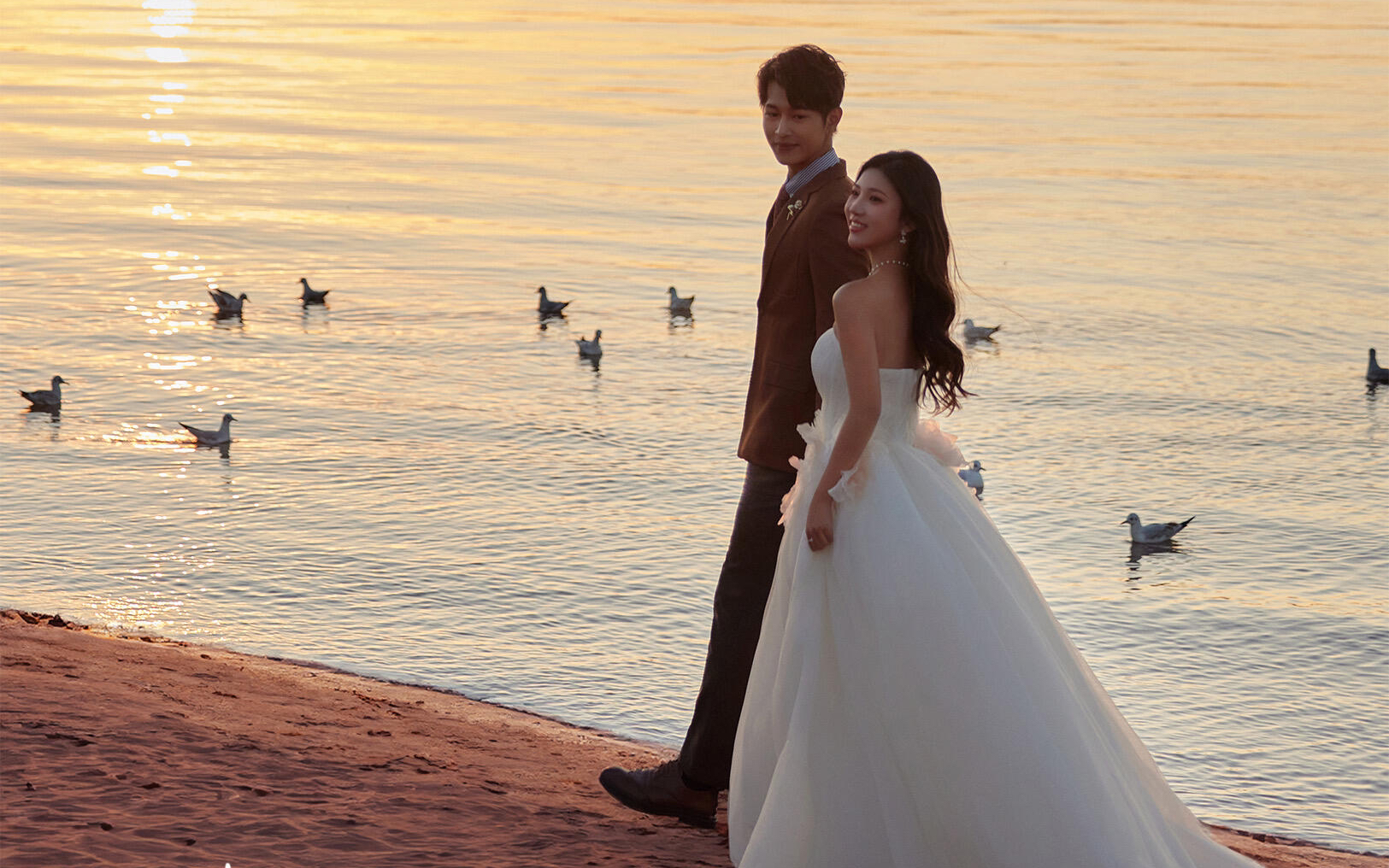 青岛婚纱照｜冬季限定浪漫夕阳海鸥共舞