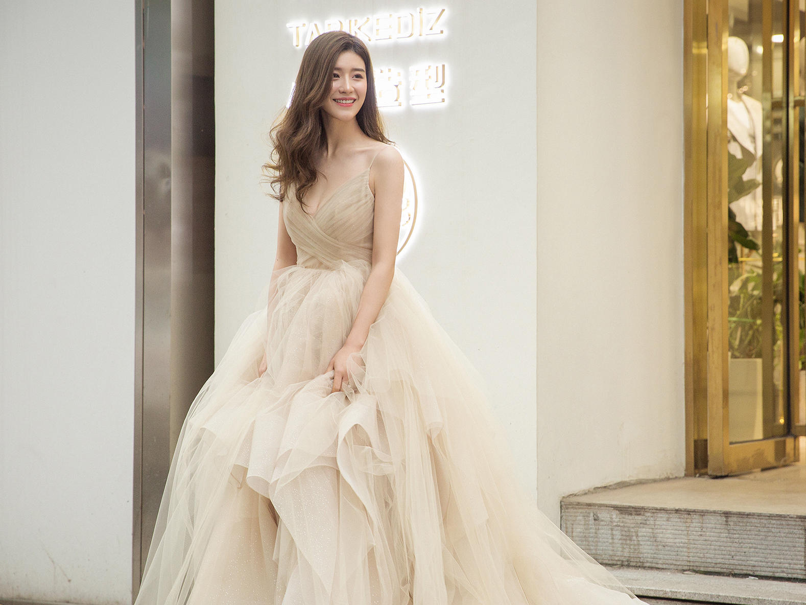 【畅销爆款租赁】婚纱高定3件套+伴娘服4件