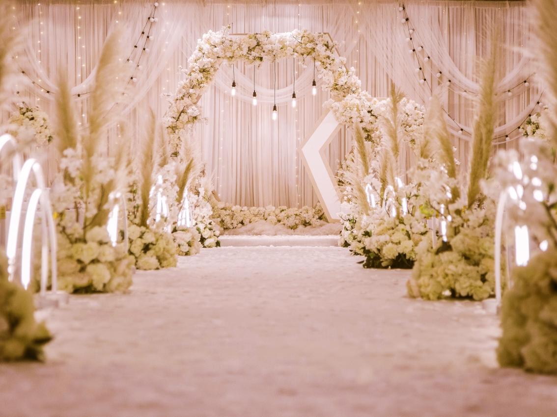 小预算的香槟色简约婚礼！全款送四大金刚