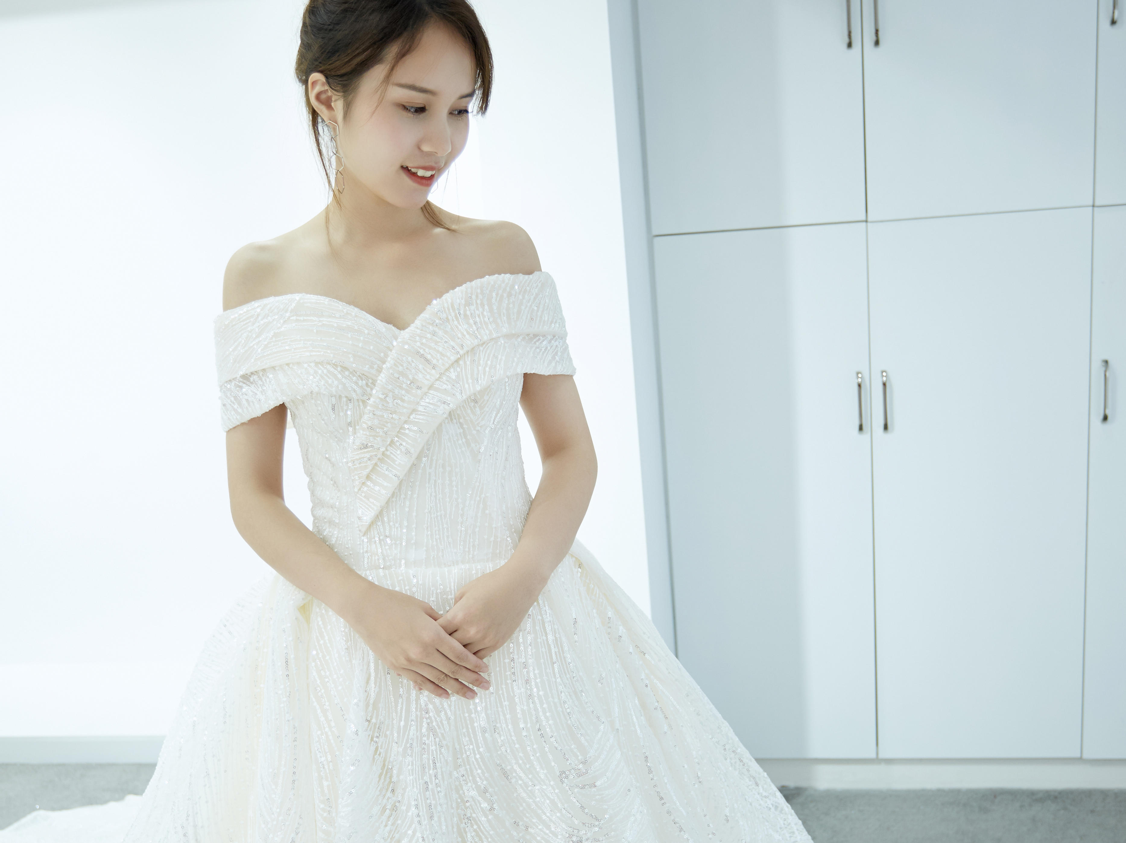 【一价全包套餐】新娘服三套，新郎西服，伴娘服